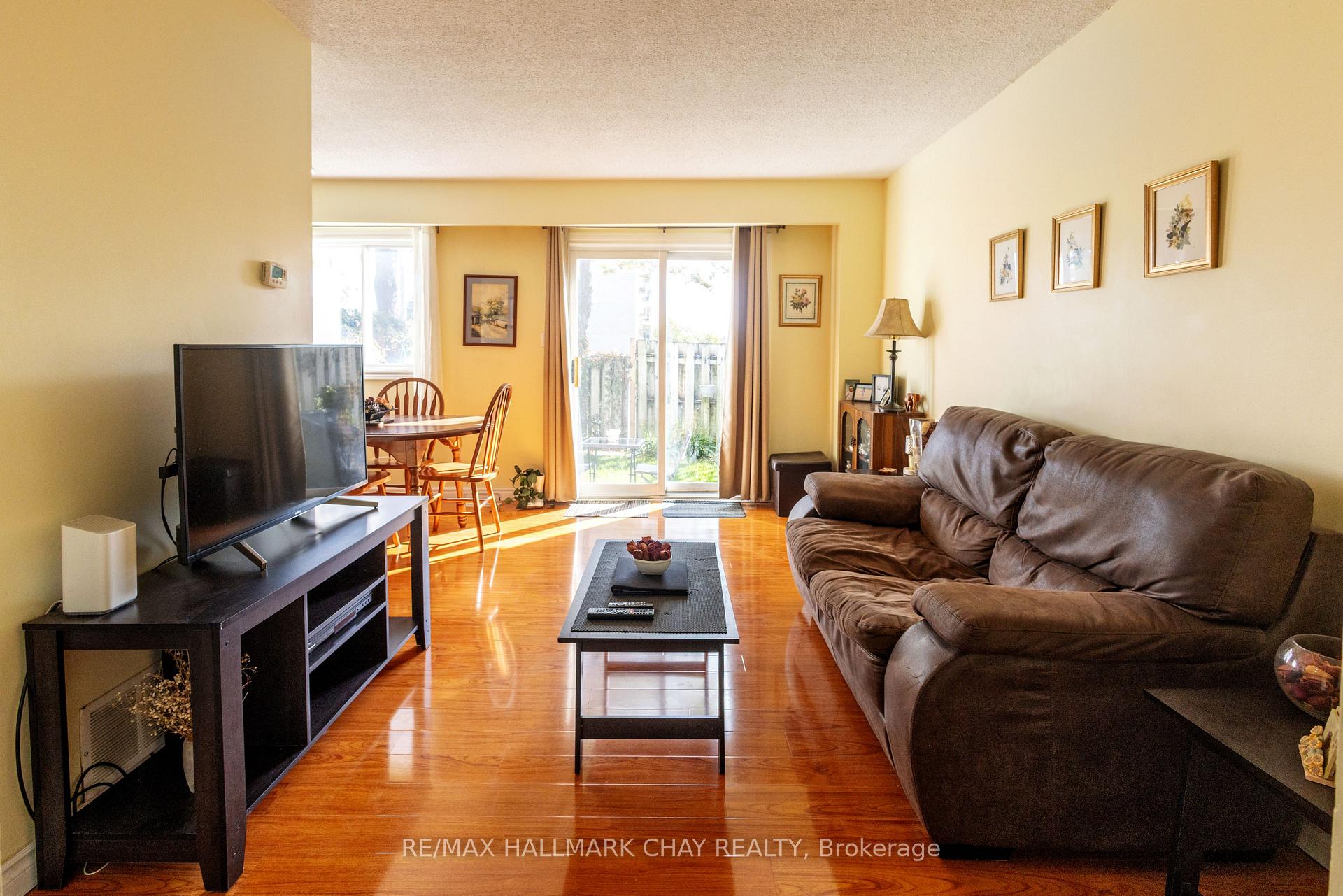 Photo 4 of Unit 4, 261 Rose Street, Barrie, Wellington — HOMEH