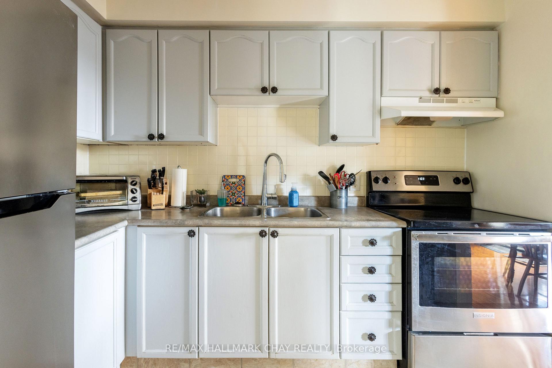 Photo 8 of Unit 4, 261 Rose Street, Barrie, Wellington — HOMEH