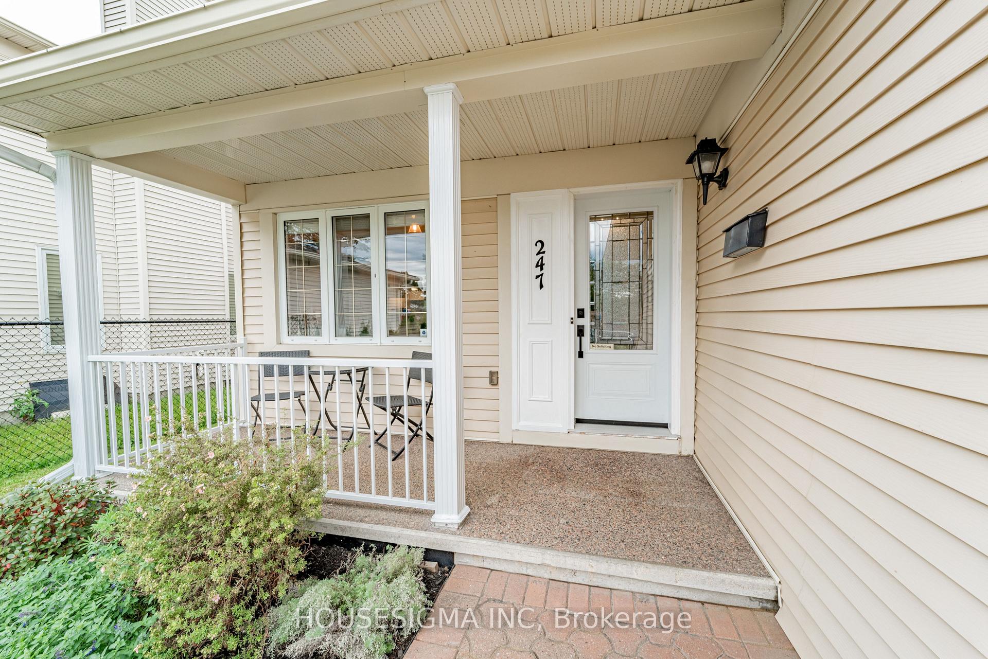 Photo 5 of 247 Mceachern Crescent, Ottawa, Bilberry Creek/Queenswood Heights — HOMEH