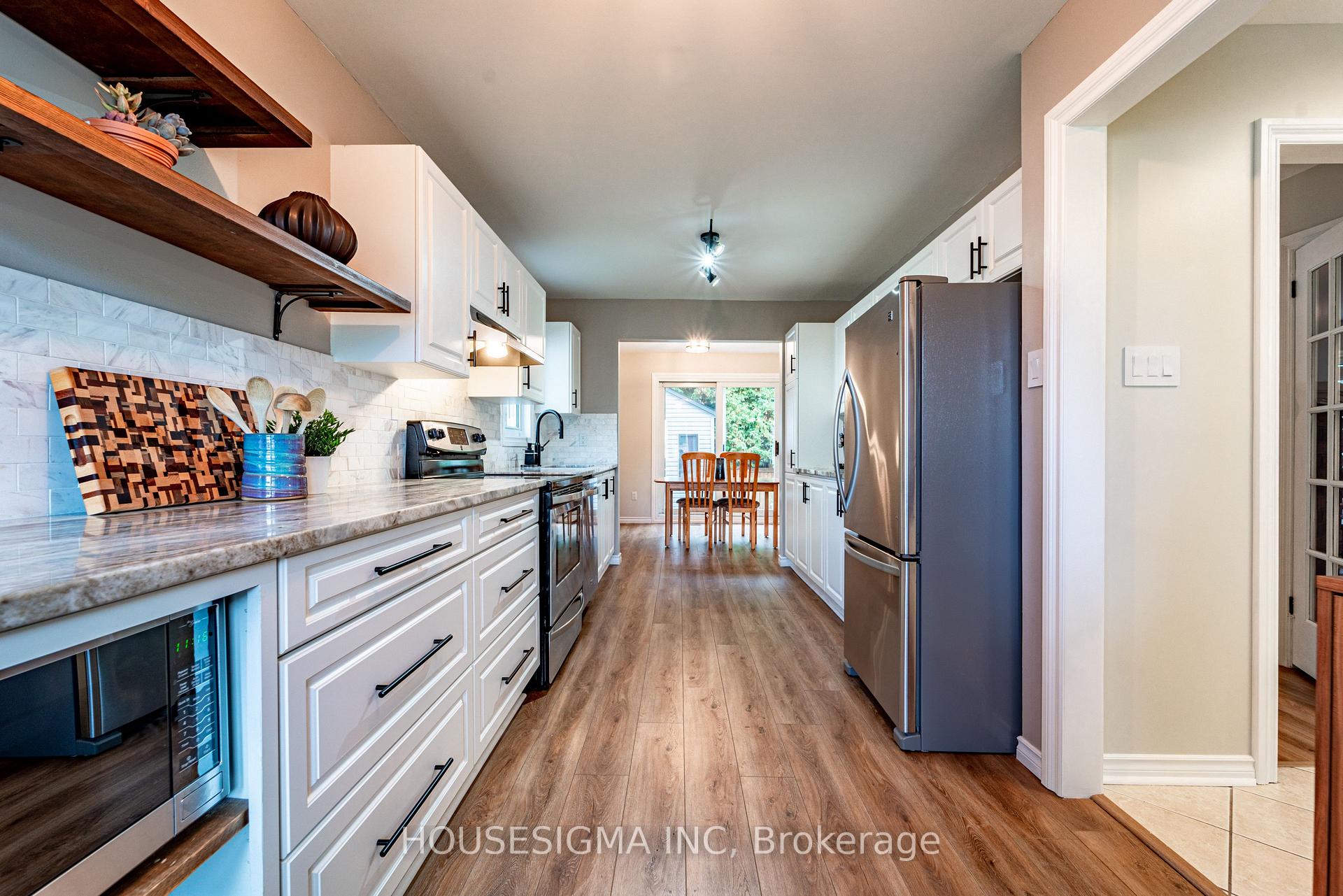 Photo 14 of 247 Mceachern Crescent, Ottawa, Bilberry Creek/Queenswood Heights — HOMEH