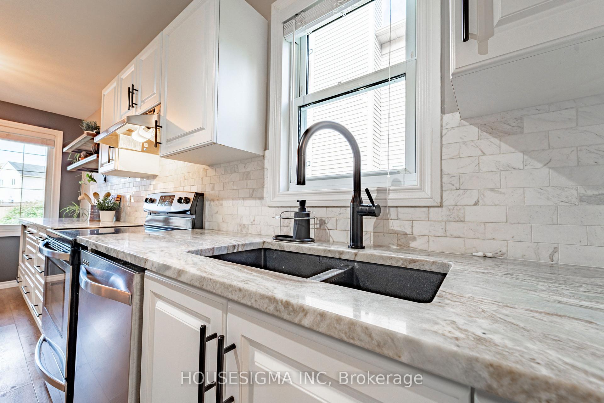 Photo 20 of 247 Mceachern Crescent, Ottawa, Bilberry Creek/Queenswood Heights — HOMEH