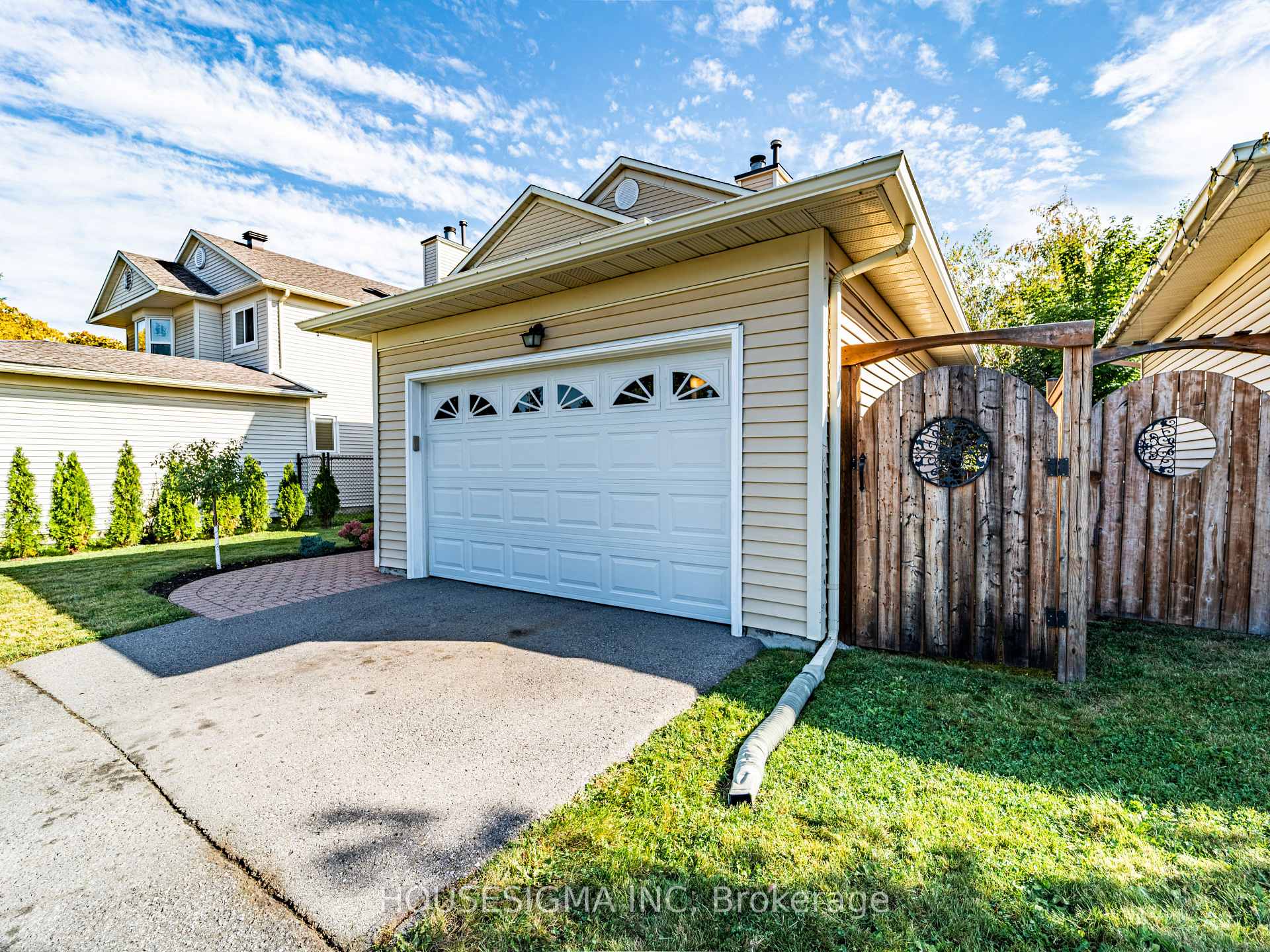 Photo 89 of 247 Mceachern Crescent, Ottawa, Bilberry Creek/Queenswood Heights — HOMEH