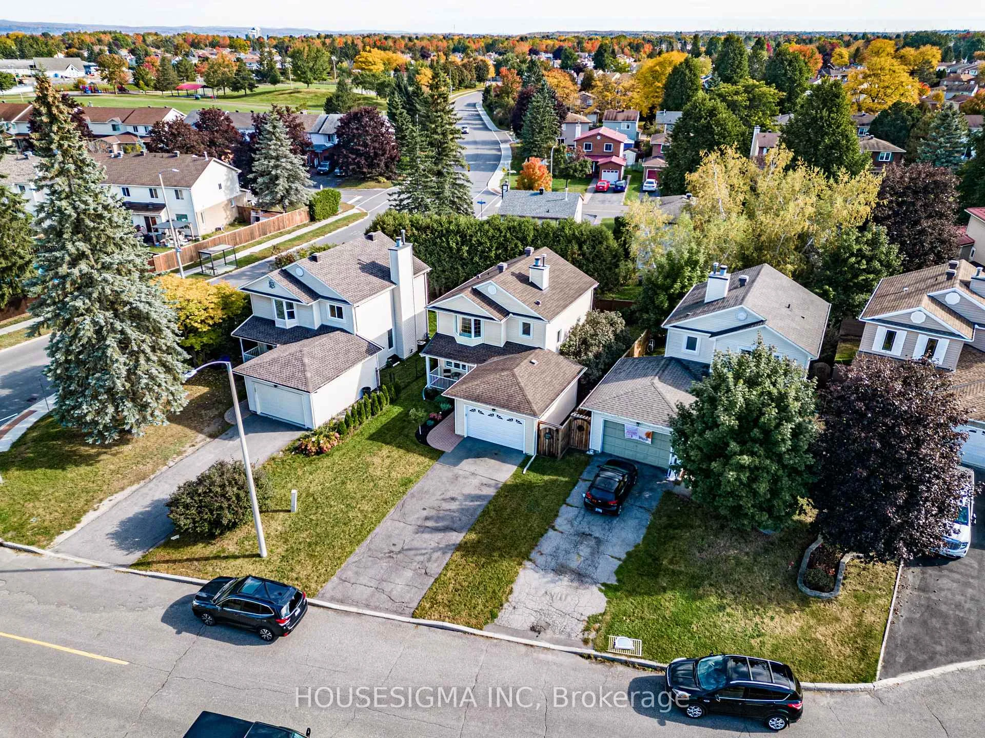 Photo 6 of 247 Mceachern Crescent, Ottawa, Bilberry Creek/Queenswood Heights — HOMEH
