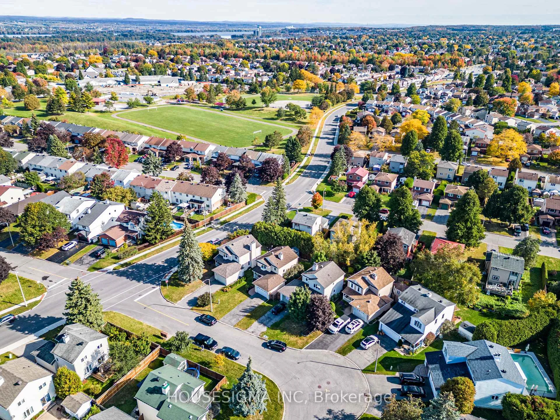 Photo 8 of 247 Mceachern Crescent, Ottawa, Bilberry Creek/Queenswood Heights — HOMEH