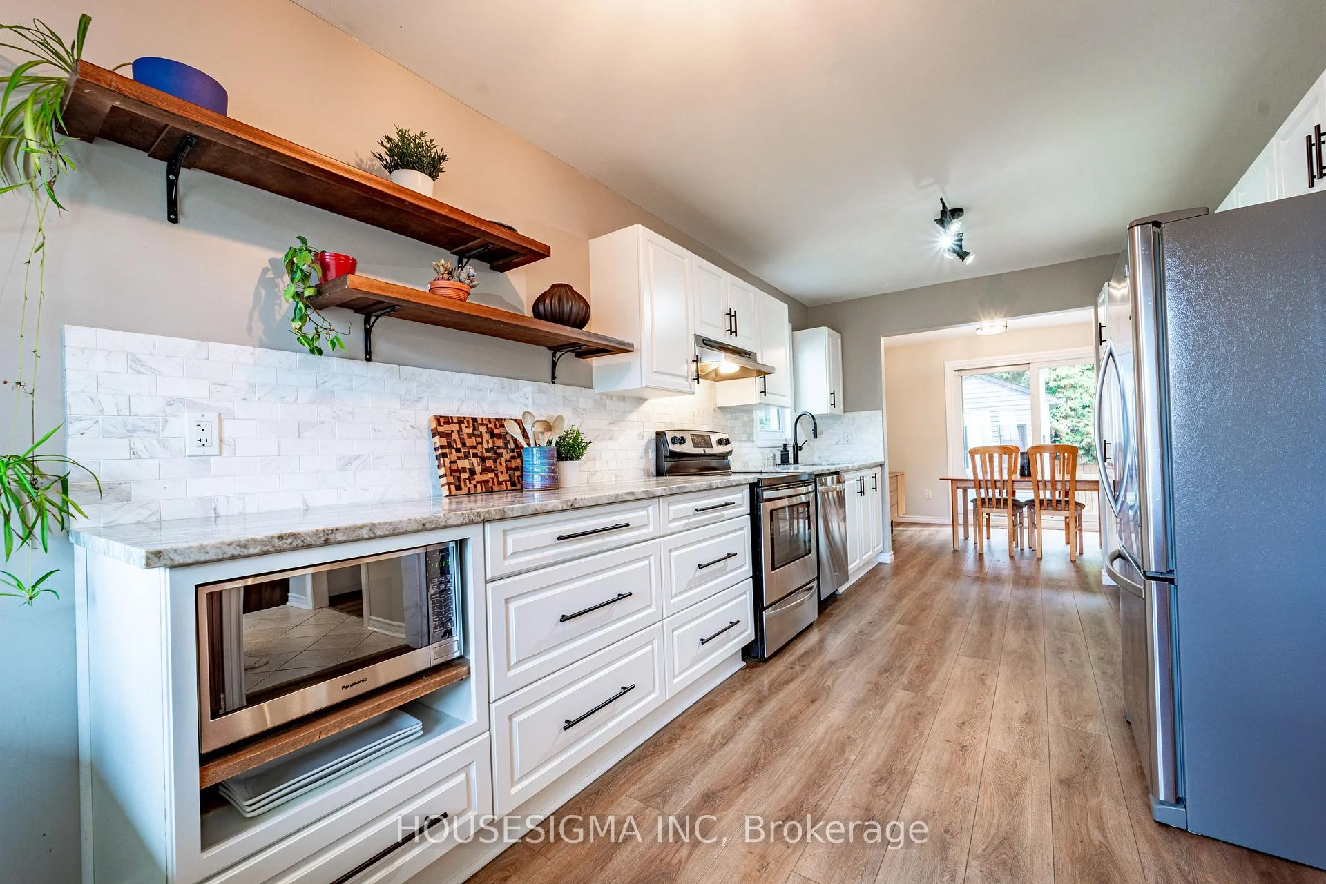 Photo 12 of 247 Mceachern Crescent, Ottawa, Bilberry Creek/Queenswood Heights — HOMEH