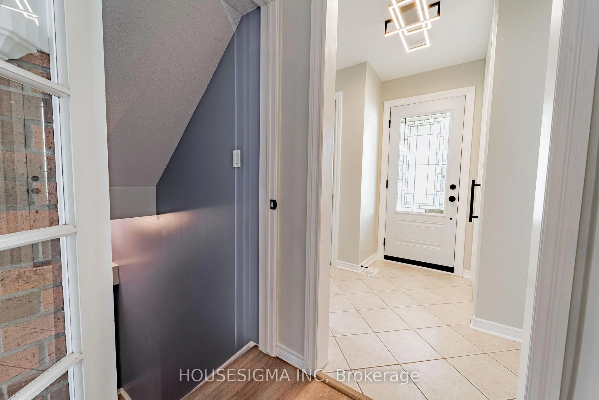 Photo 13 of 247 Mceachern Crescent, Ottawa, Bilberry Creek/Queenswood Heights — HOMEH