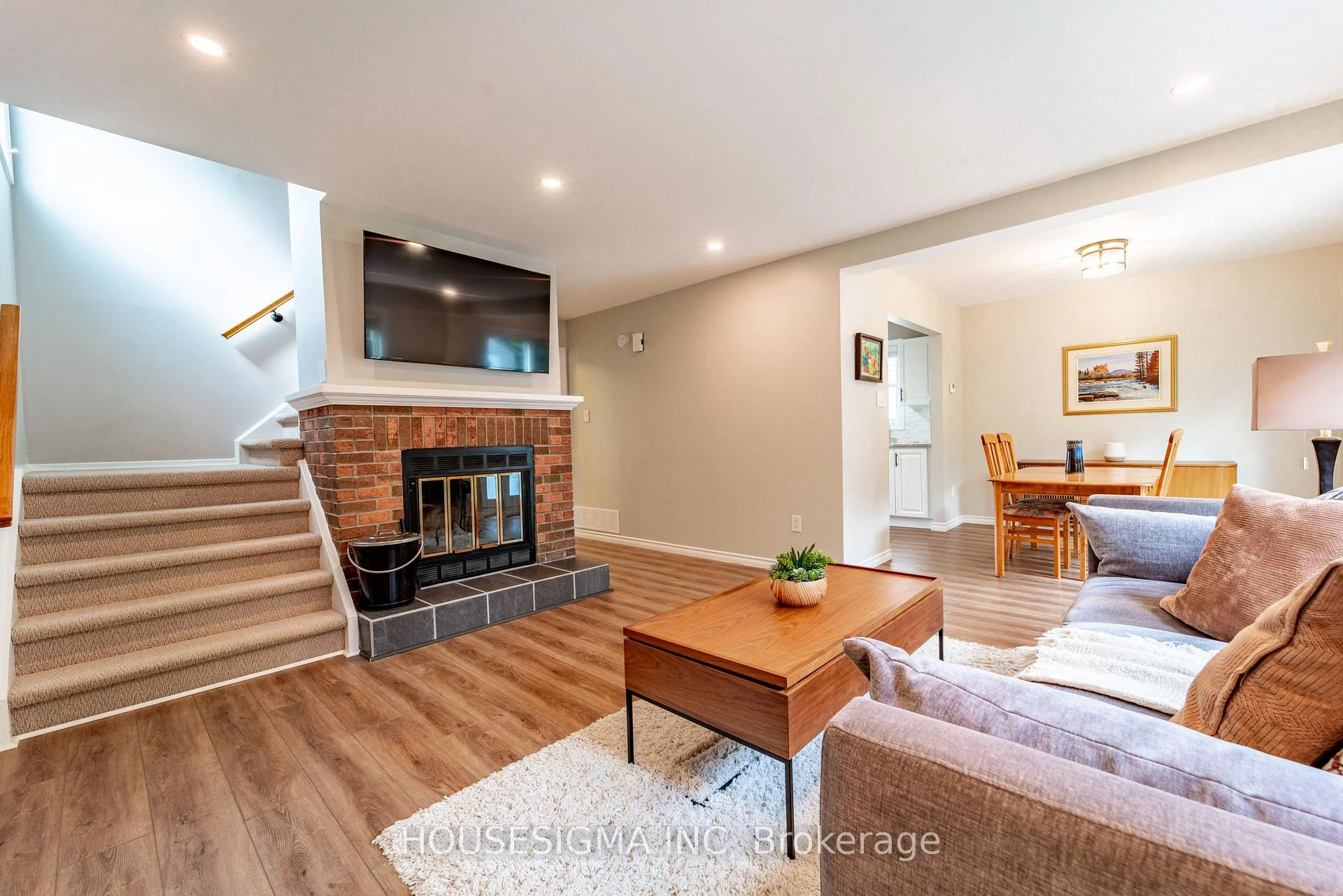 Photo 31 of 247 Mceachern Crescent, Ottawa, Bilberry Creek/Queenswood Heights — HOMEH