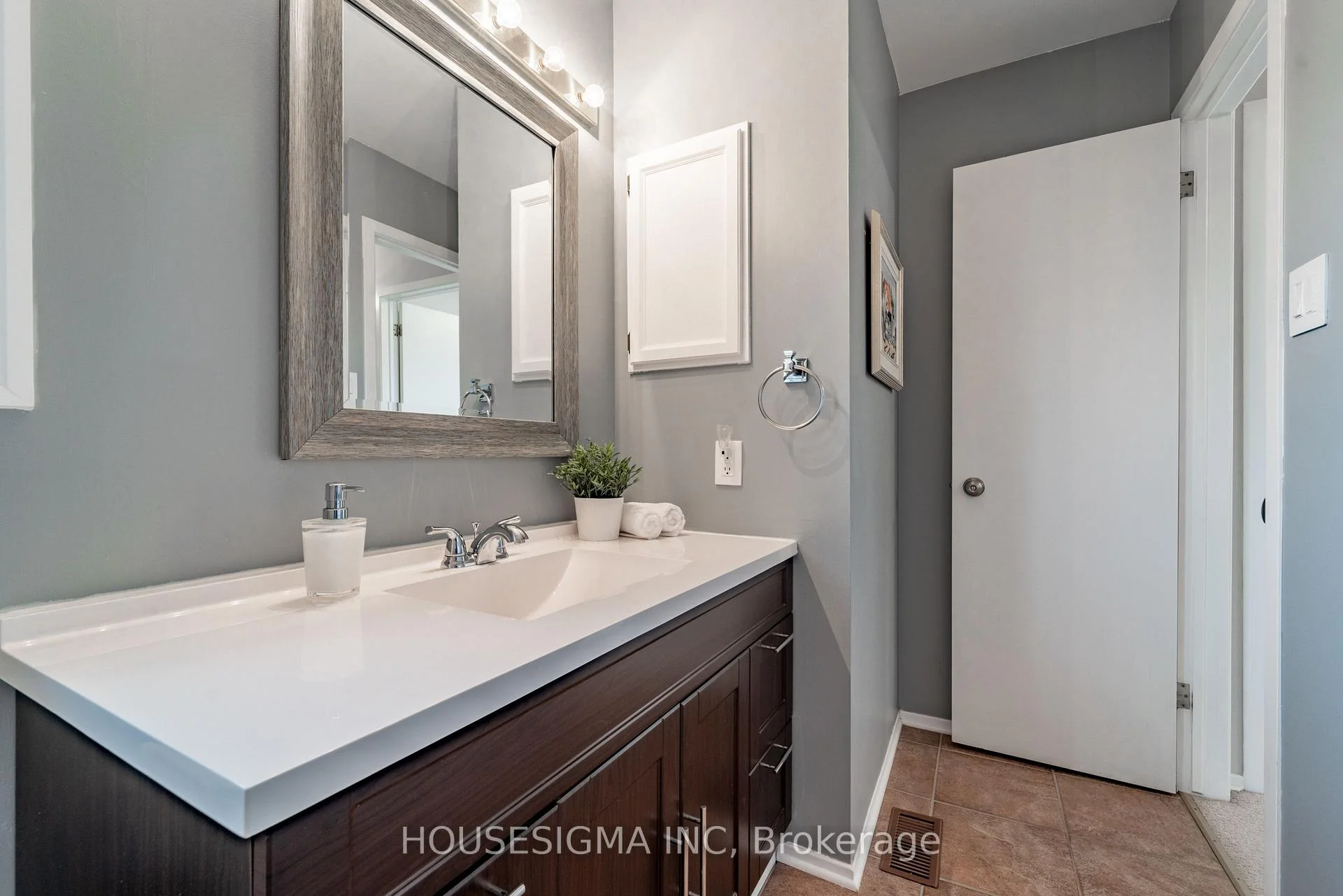 Photo 78 of 247 Mceachern Crescent, Ottawa, Bilberry Creek/Queenswood Heights — HOMEH