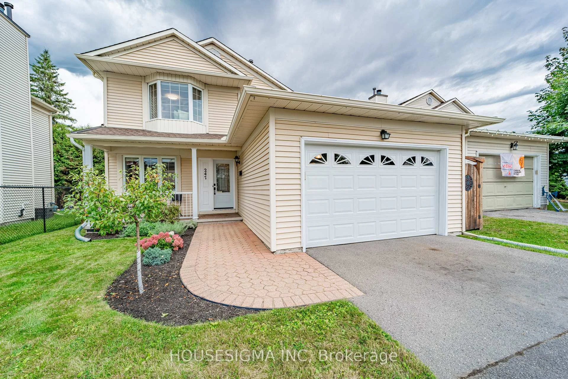 Photo 95 of 247 Mceachern Crescent, Ottawa, Bilberry Creek/Queenswood Heights — HOMEH