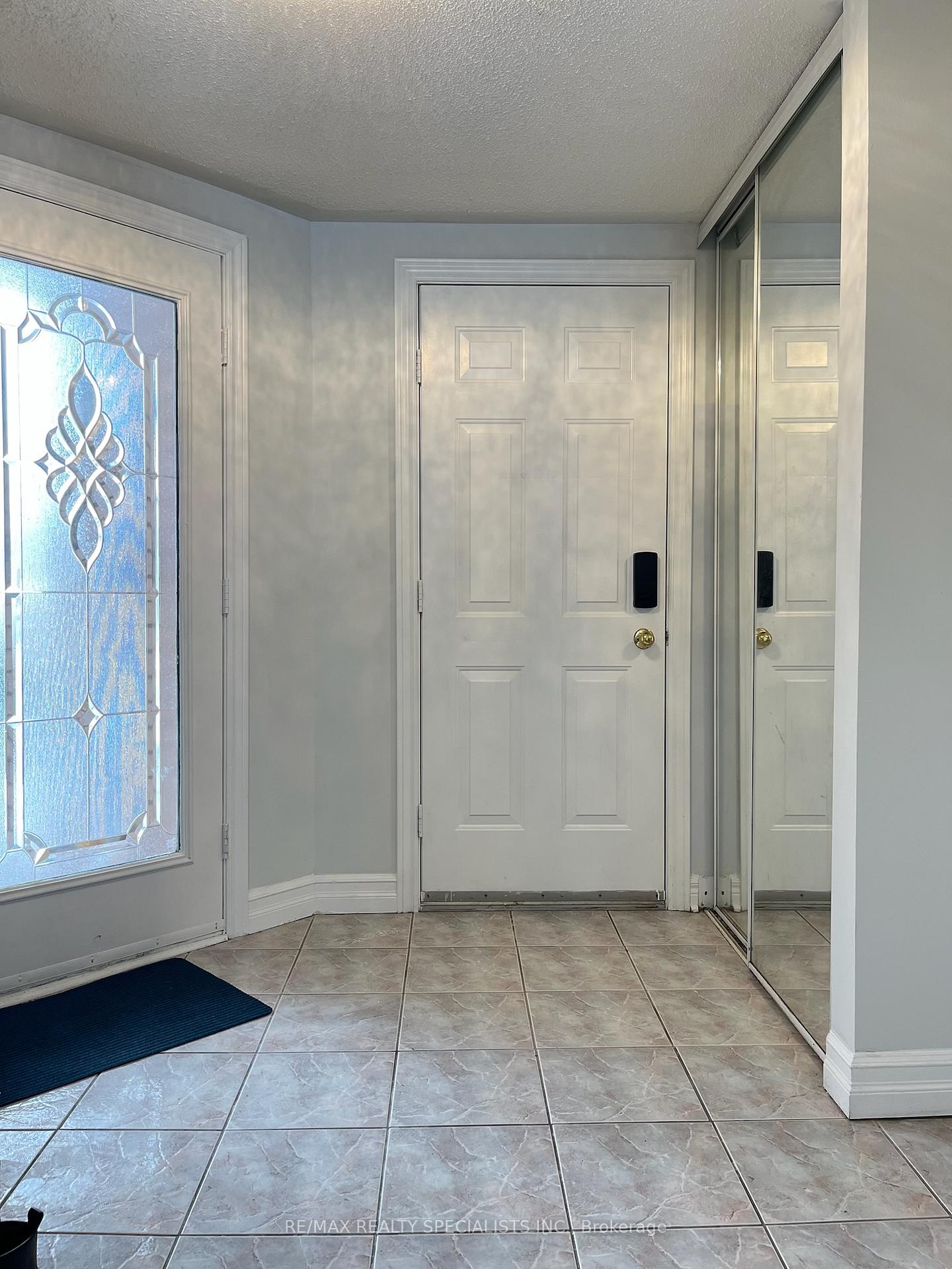 Photo 5 of 5580 Creditrise Place, Mississauga, Central Erin Mills — HOMEH