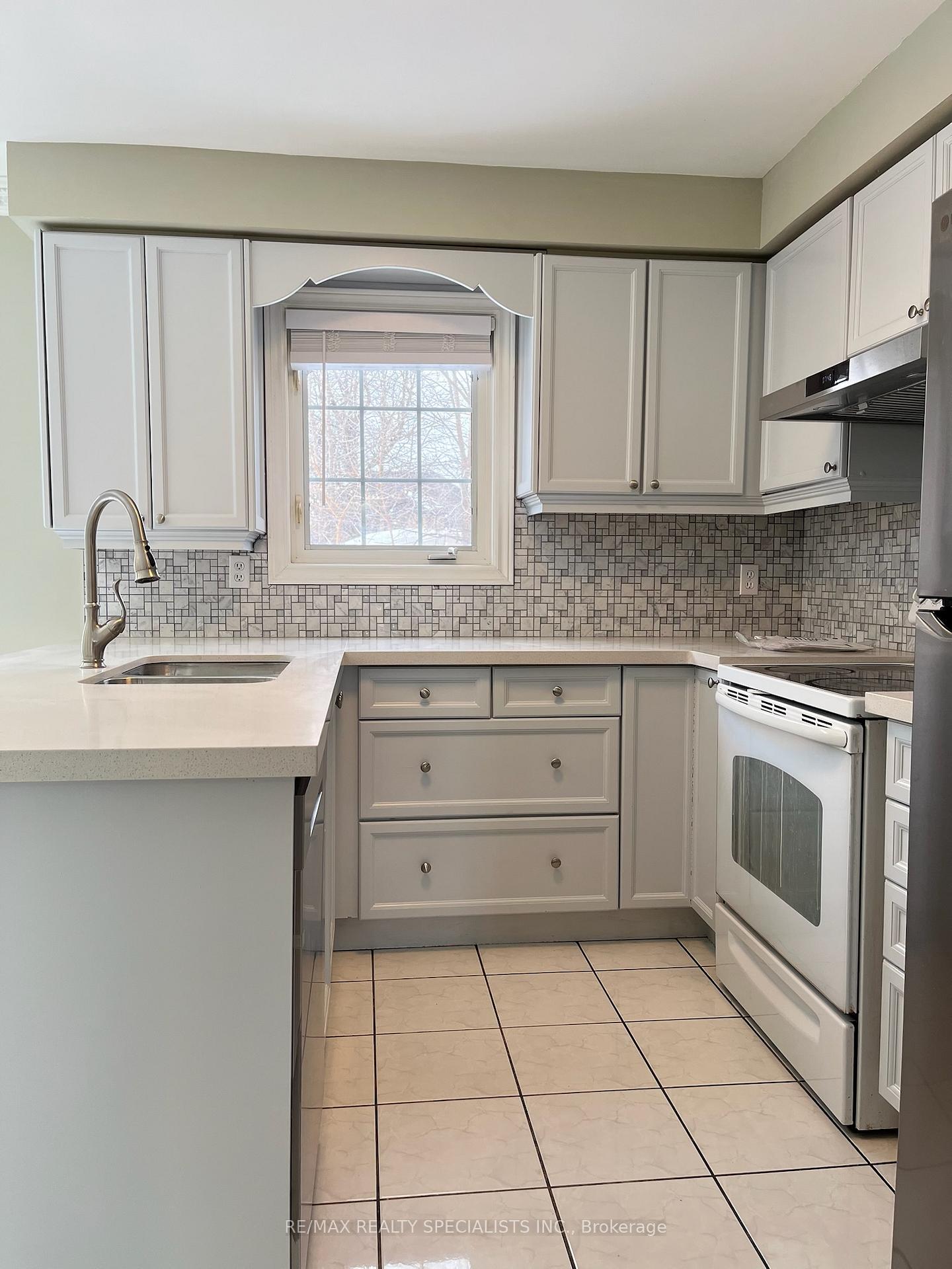 Photo 8 of 5580 Creditrise Place, Mississauga, Central Erin Mills — HOMEH