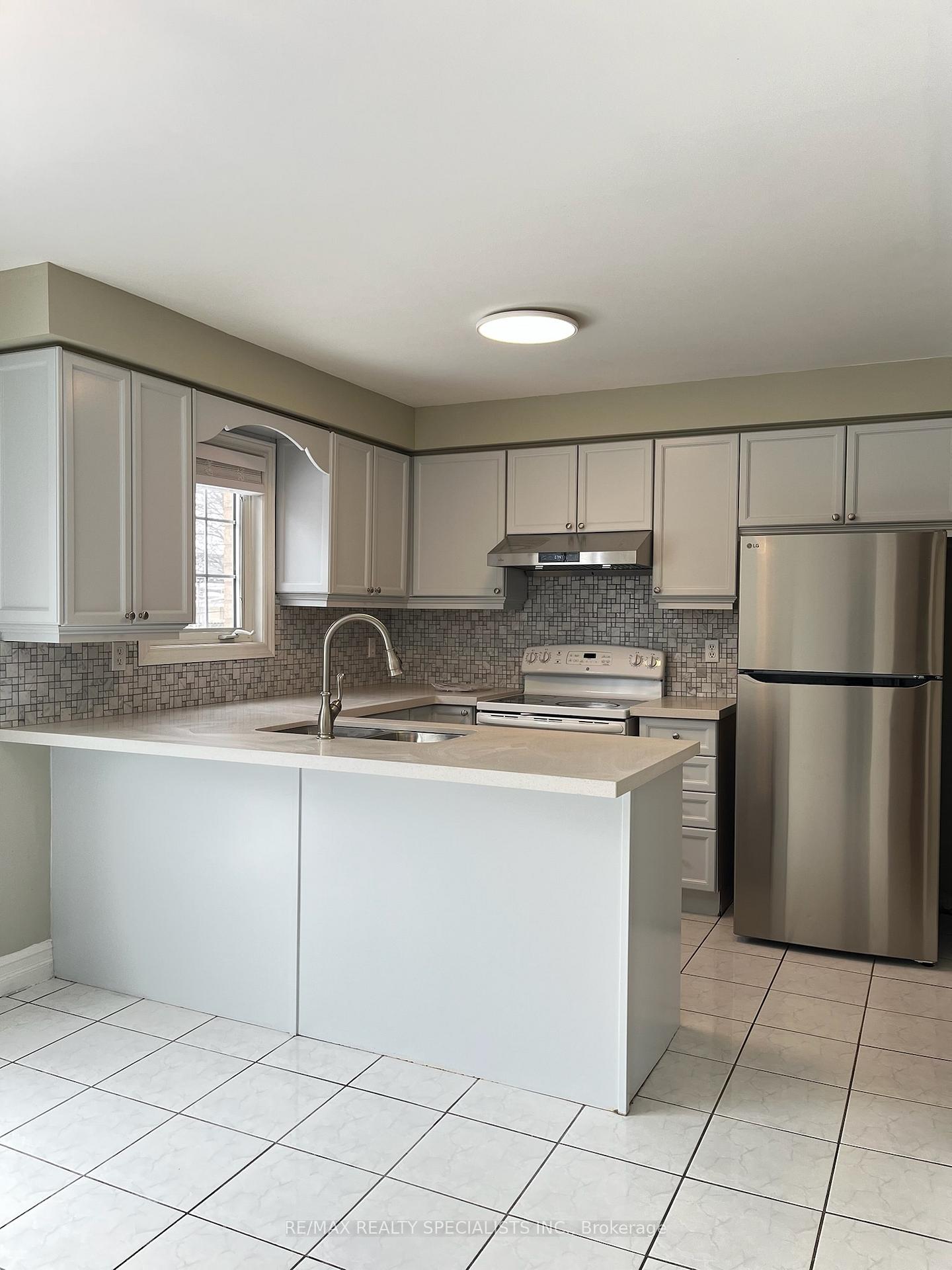 Photo 10 of 5580 Creditrise Place, Mississauga, Central Erin Mills — HOMEH