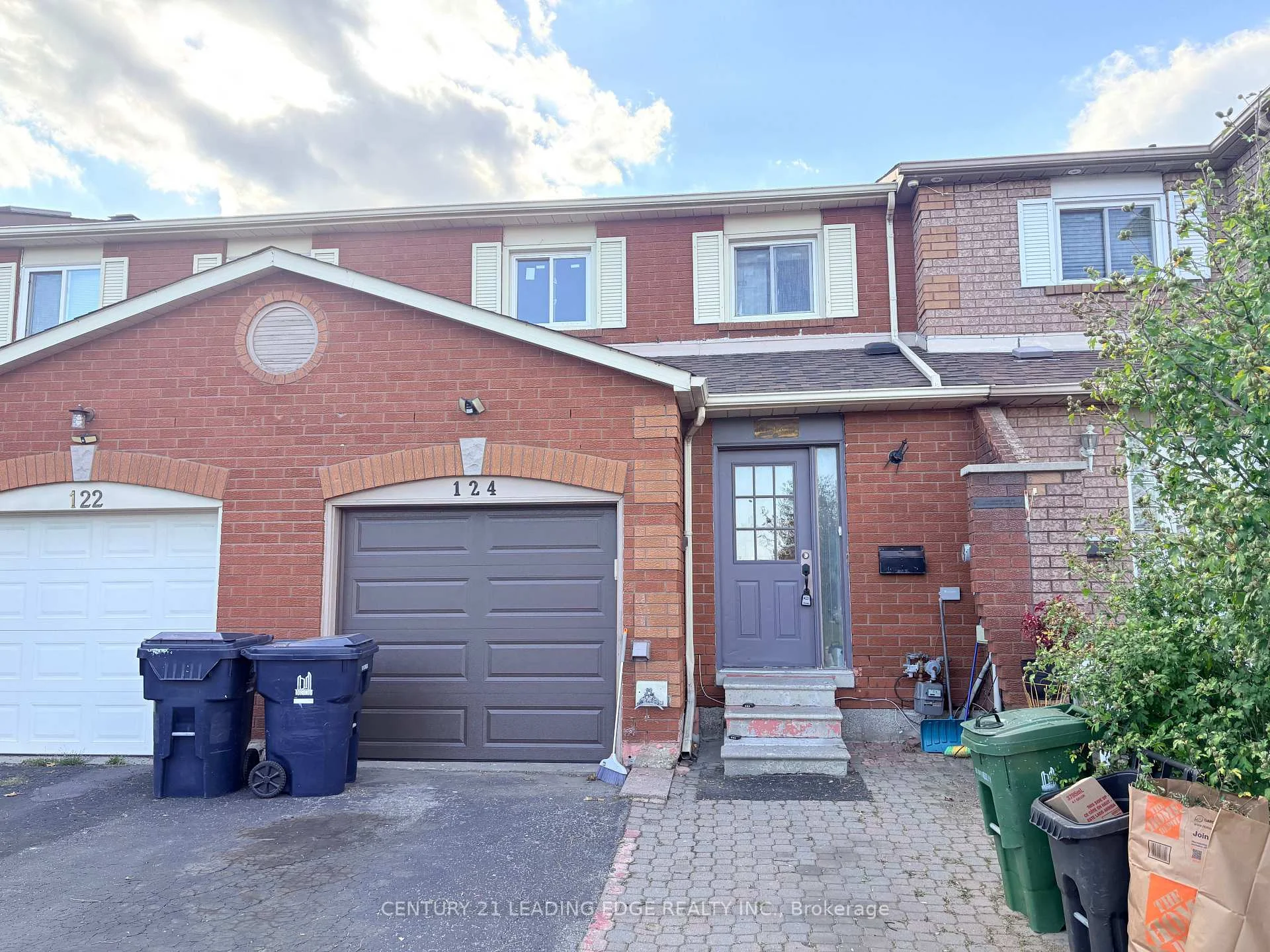 Photo 2 of 124 Robbinstone Drive, Scarborough, Malvern — HOMEH