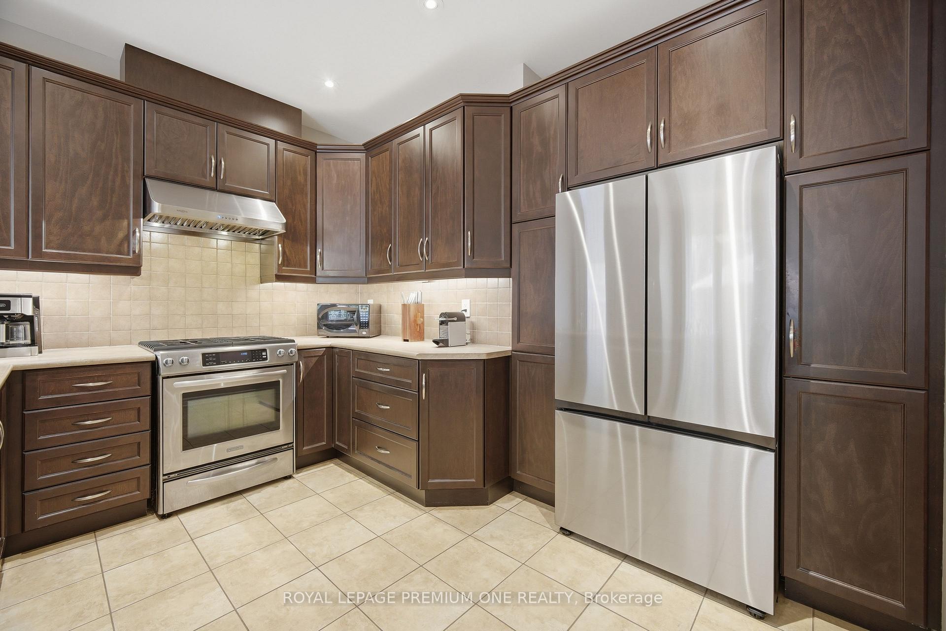 Photo 9 of 114 Bellini Avenue, Vaughan, Vellore Village — HOMEH