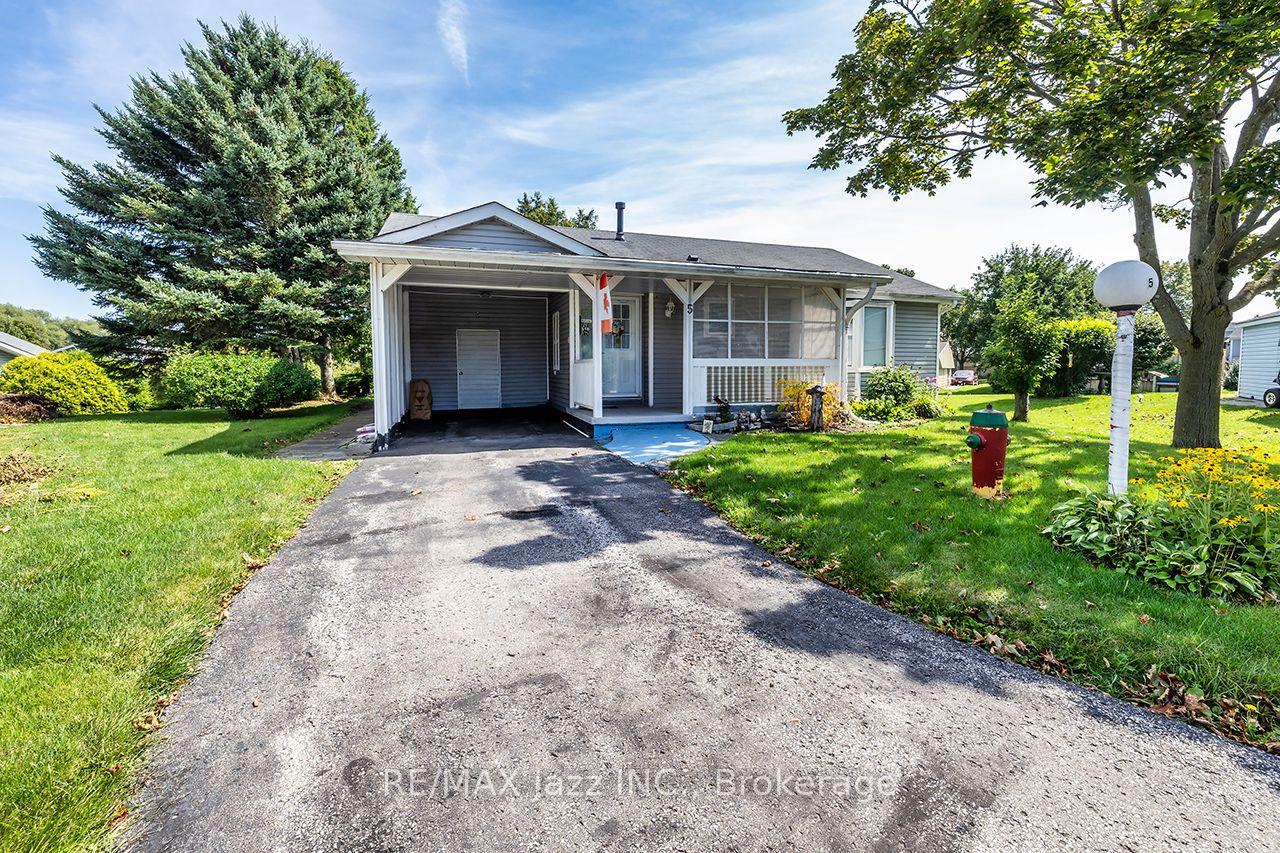 Photo 2 of 5 King Court, Clarington, Newcastle — HOMEH