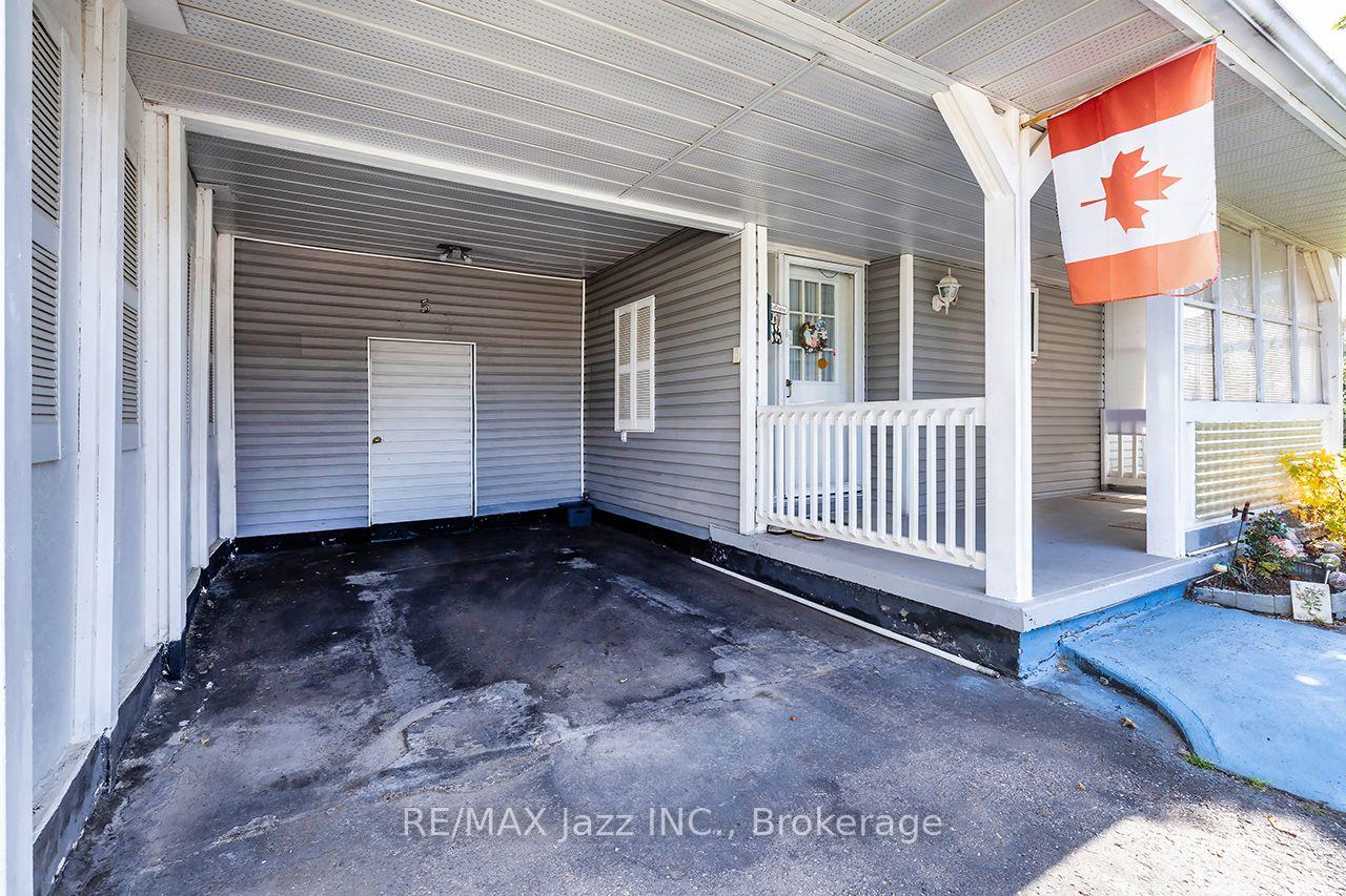 Photo 3 of 5 King Court, Clarington, Newcastle — HOMEH