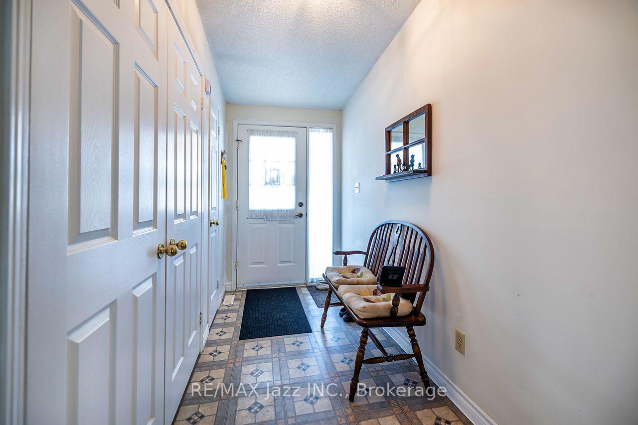 Photo 5 of 5 King Court, Clarington, Newcastle — HOMEH