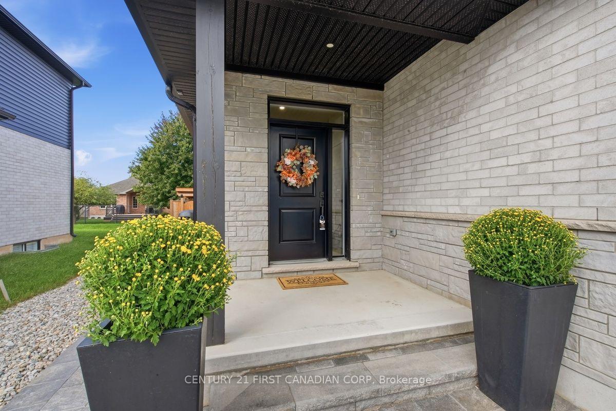 Photo 5 of 12 Briscoe Crescent, Strathroy-Caradoc, NE — HOMEH