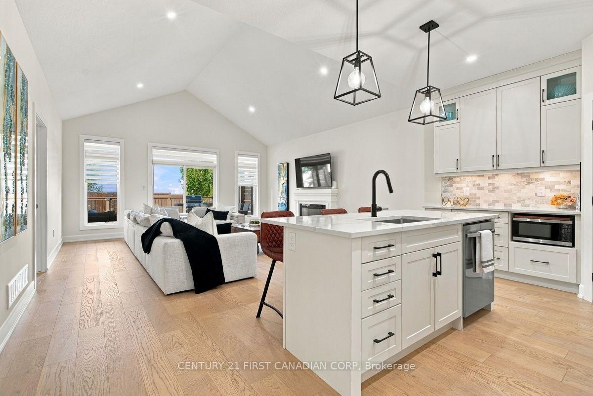 Photo 8 of 12 Briscoe Crescent, Strathroy-Caradoc, NE — HOMEH