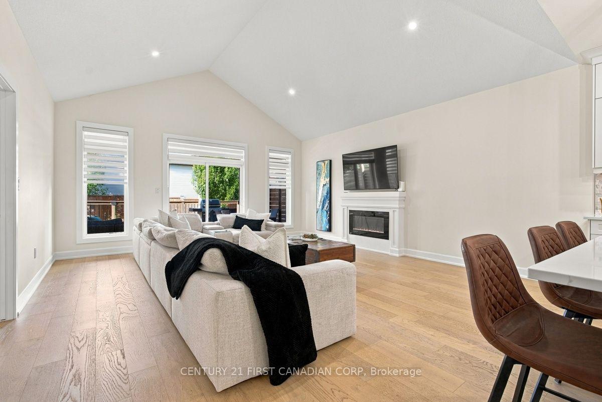 Photo 9 of 12 Briscoe Crescent, Strathroy-Caradoc, NE — HOMEH