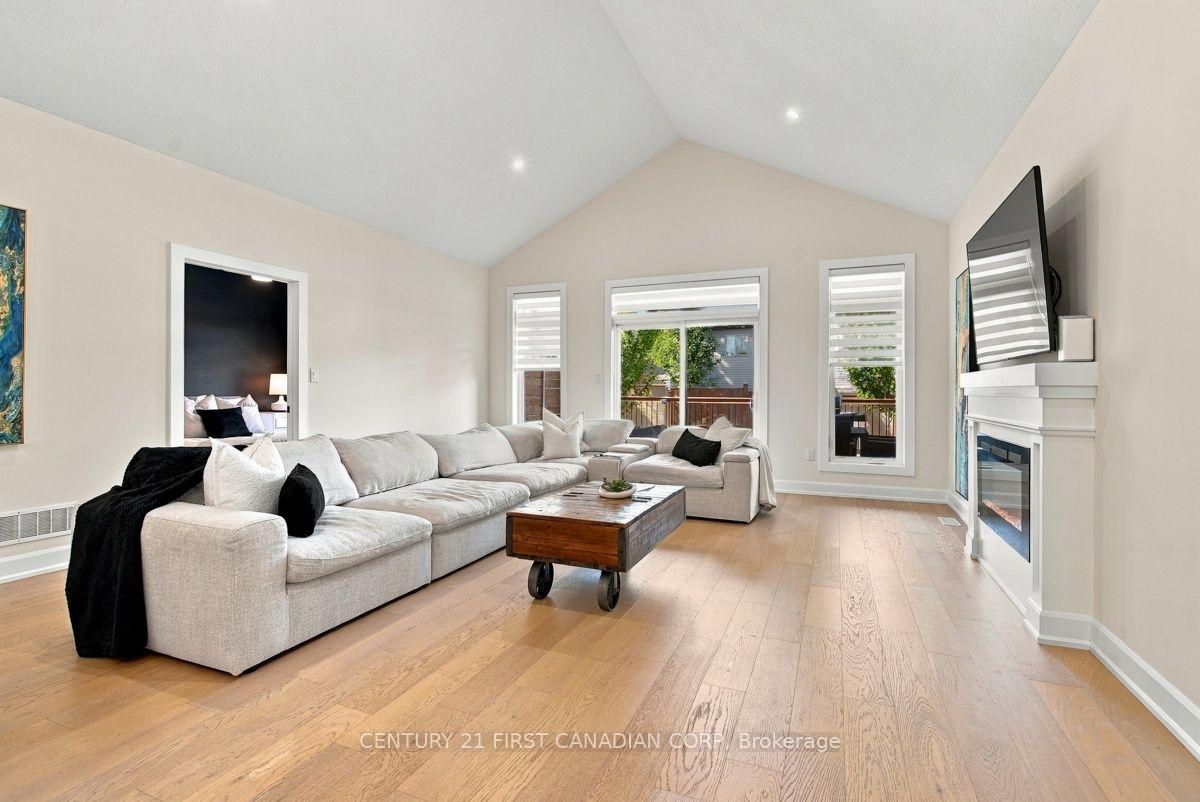Photo 10 of 12 Briscoe Crescent, Strathroy-Caradoc, NE — HOMEH