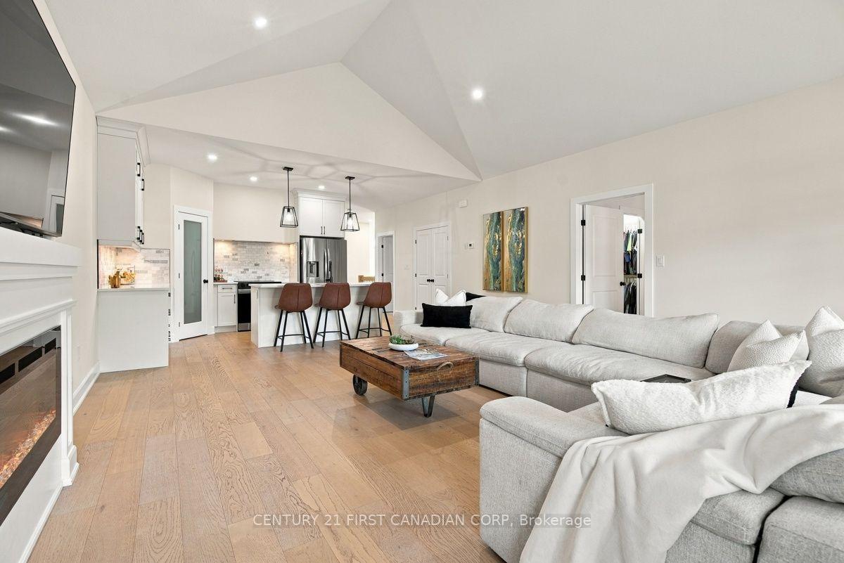 Photo 12 of 12 Briscoe Crescent, Strathroy-Caradoc, NE — HOMEH