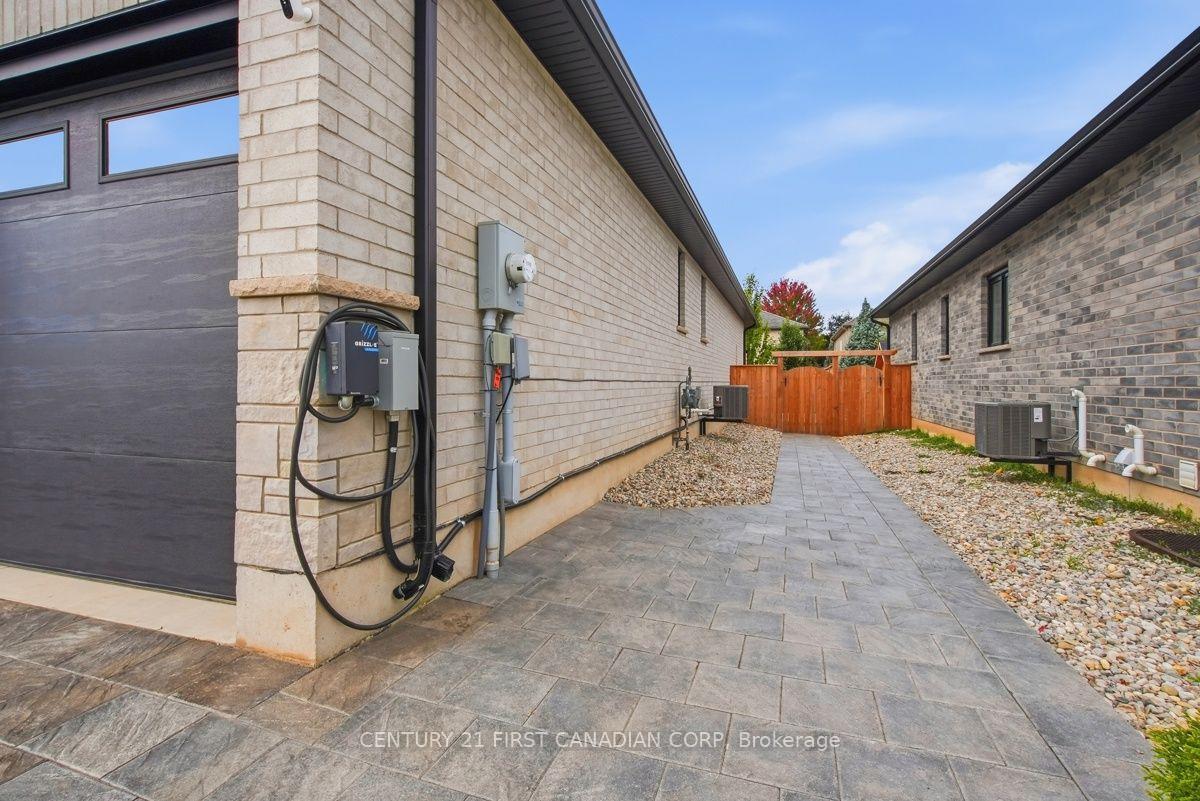 Photo 49 of 12 Briscoe Crescent, Strathroy-Caradoc, NE — HOMEH