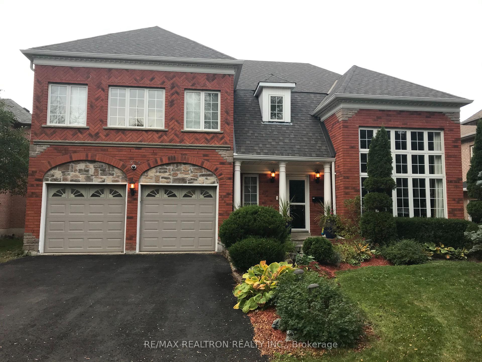Photo 1 of 979 Creebridge Crescent, Newmarket, Stonehaven-Wyndham — HOMEH