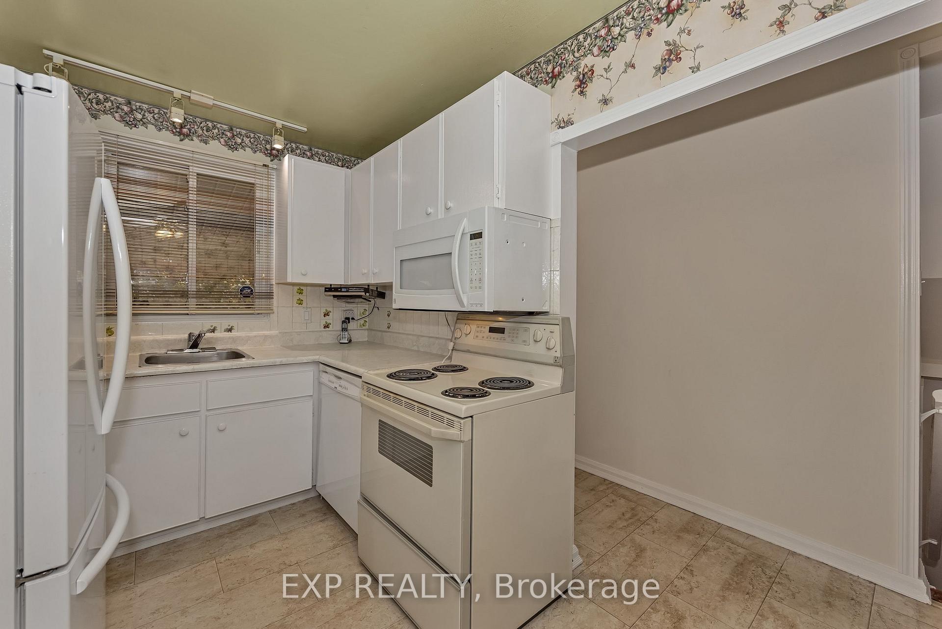 Photo 8 of 2161 Valley Drive, Ottawa, Elmvale Acres/Urbandale — HOMEH