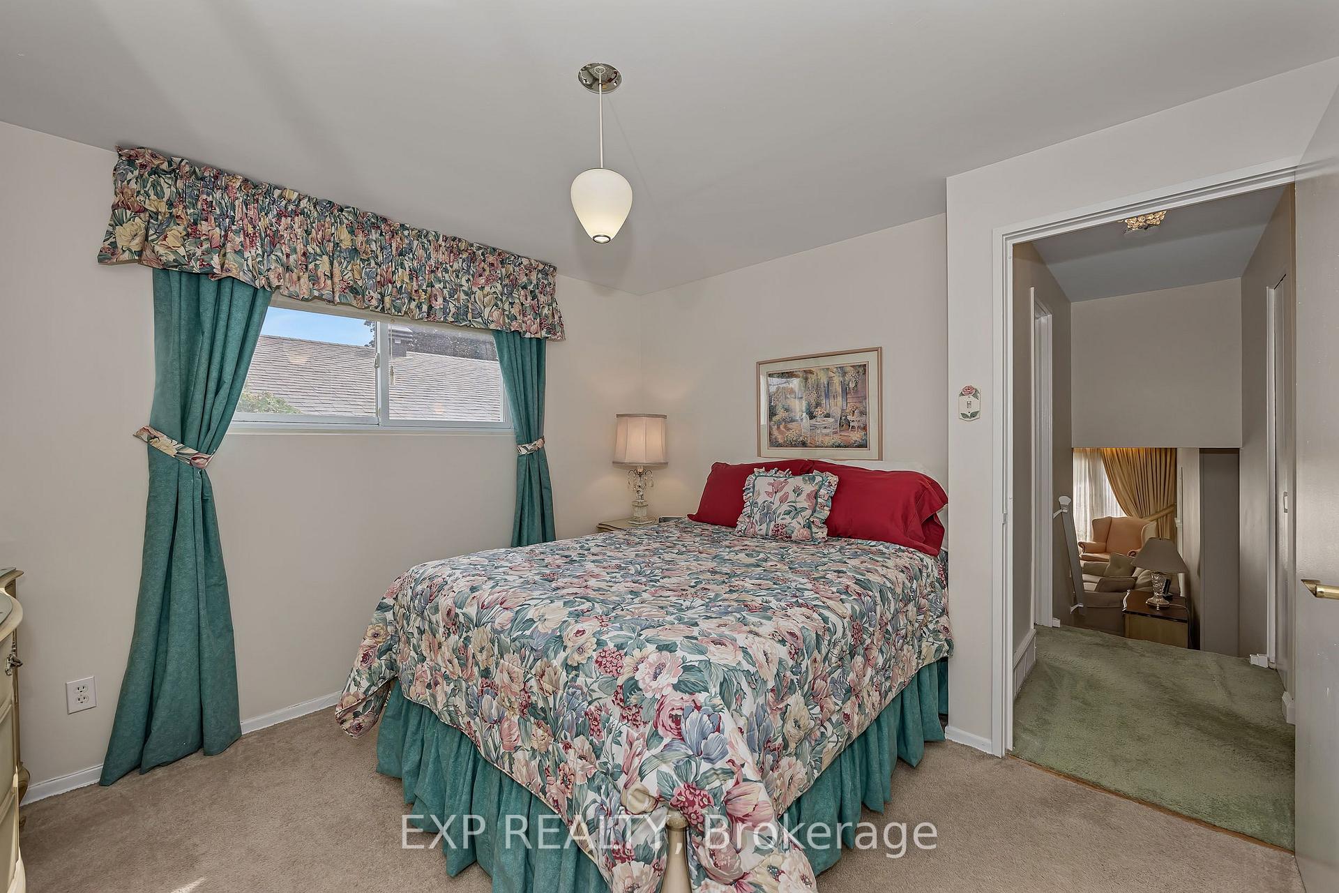 Photo 16 of 2161 Valley Drive, Ottawa, Elmvale Acres/Urbandale — HOMEH
