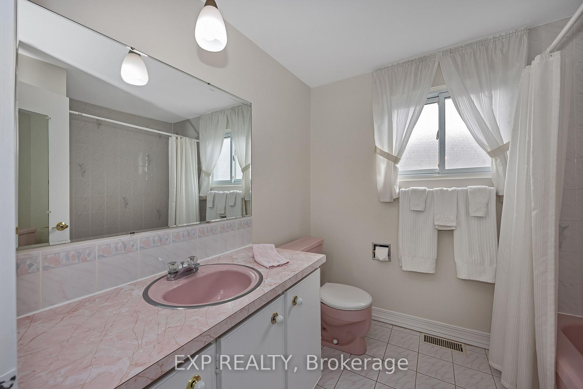 Photo 21 of 2161 Valley Drive, Ottawa, Elmvale Acres/Urbandale — HOMEH