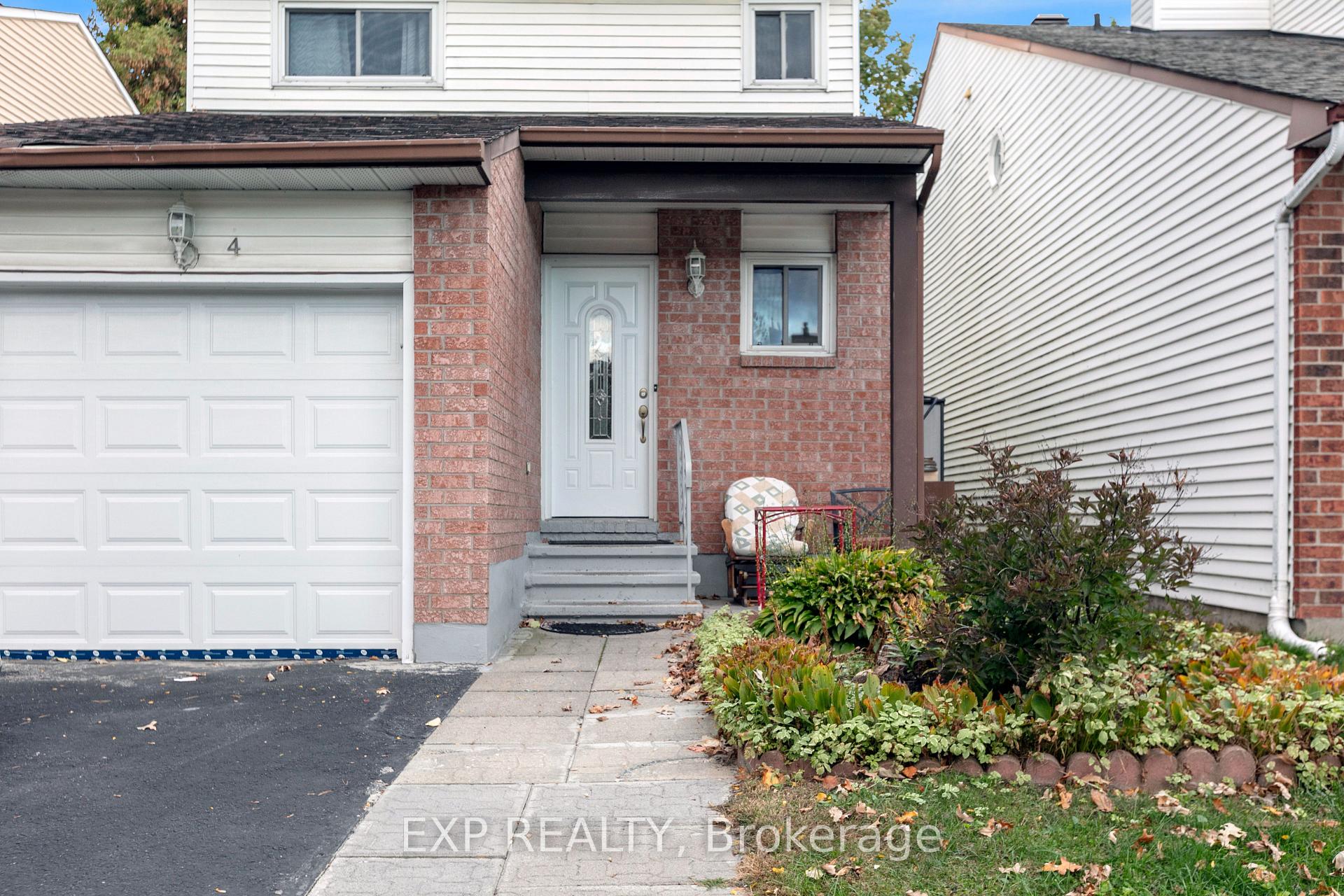 Photo 2 of 4 Fulham Court E, Ottawa, Barrhaven - On the Green — HOMEH