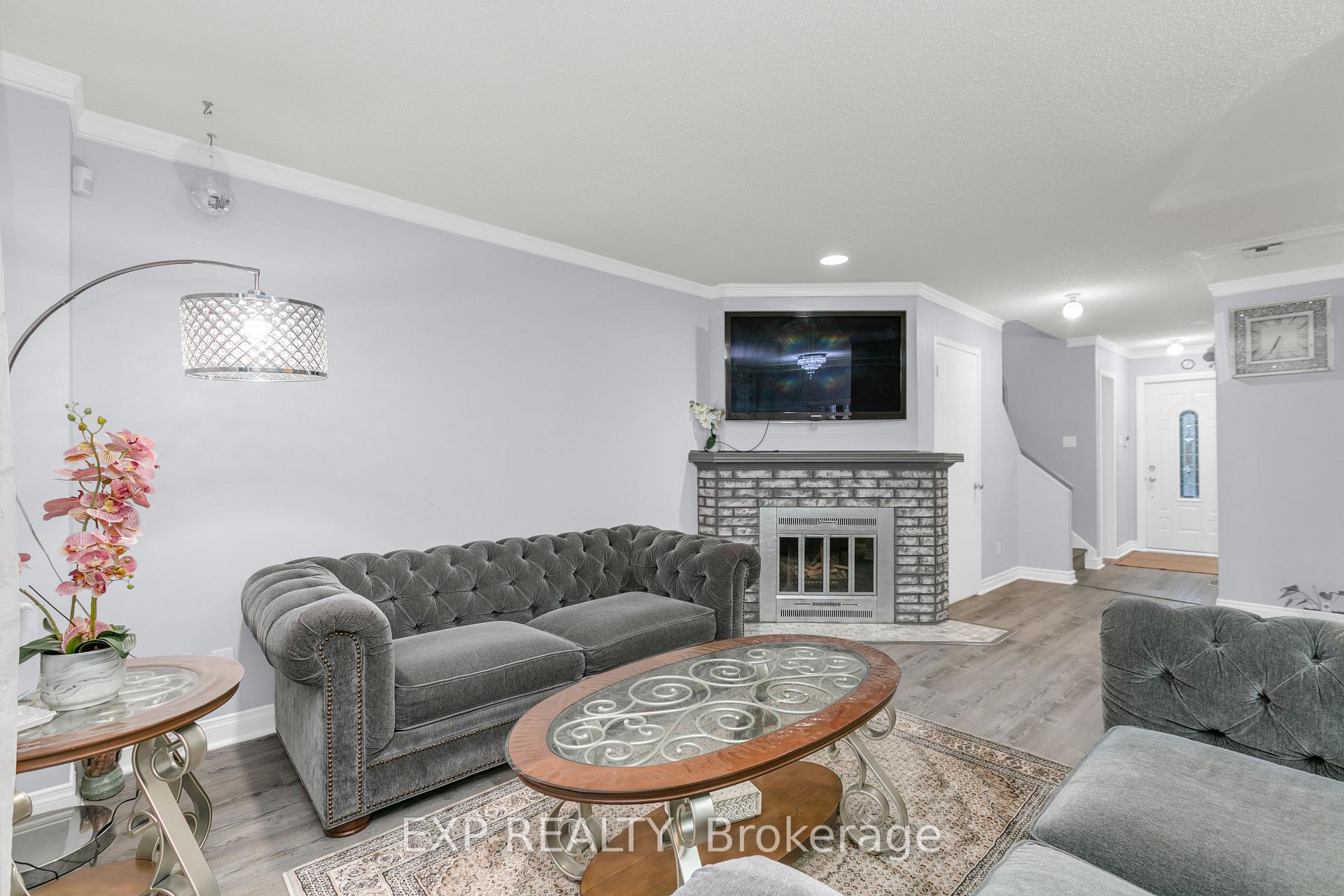 Photo 4 of 4 Fulham Court E, Ottawa, Barrhaven - On the Green — HOMEH
