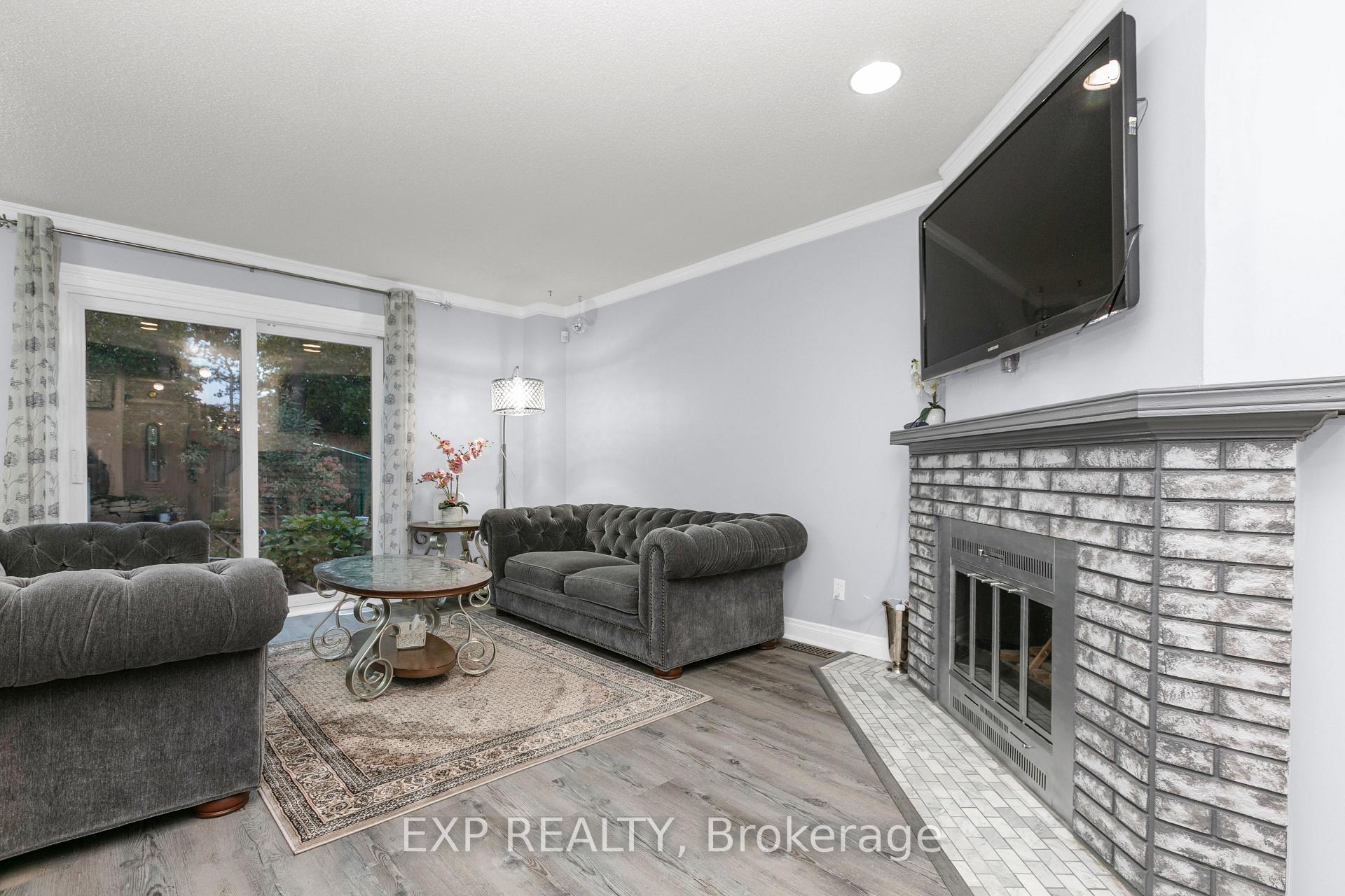 Photo 8 of 4 Fulham Court E, Ottawa, Barrhaven - On the Green — HOMEH