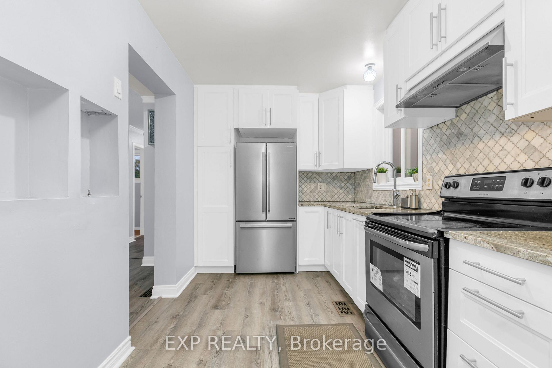 Photo 13 of 4 Fulham Court E, Ottawa, Barrhaven - On the Green — HOMEH