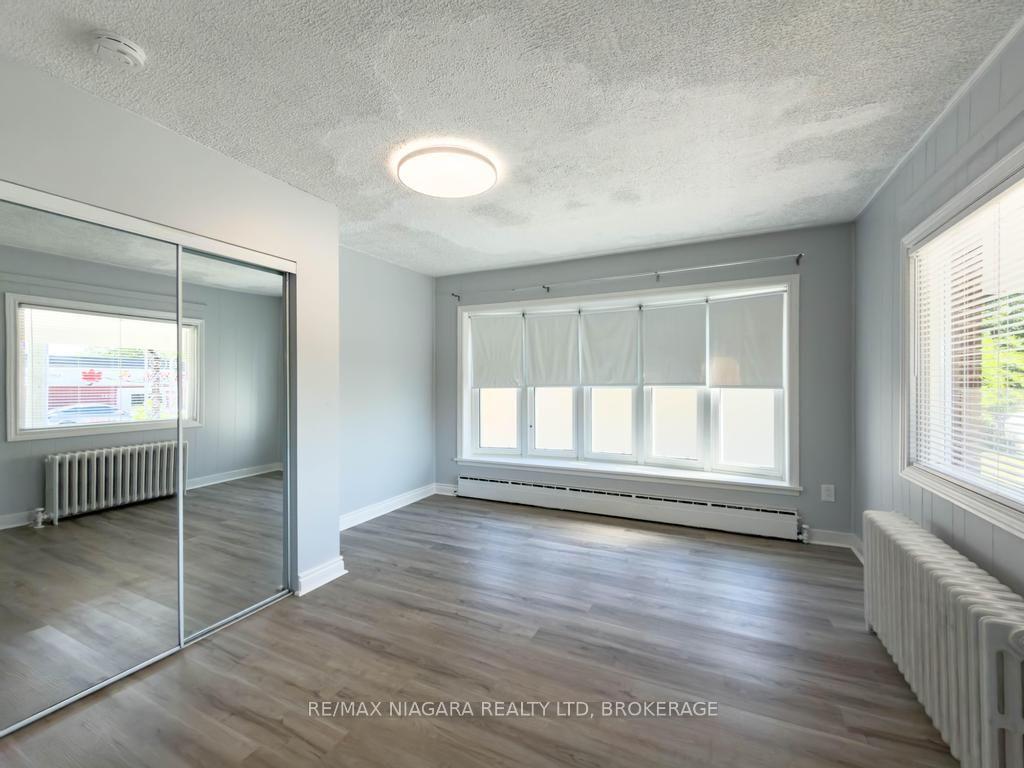 Photo 7 of 5576 Desson Avenue, Niagara Falls, Clifton Hill — HOMEH