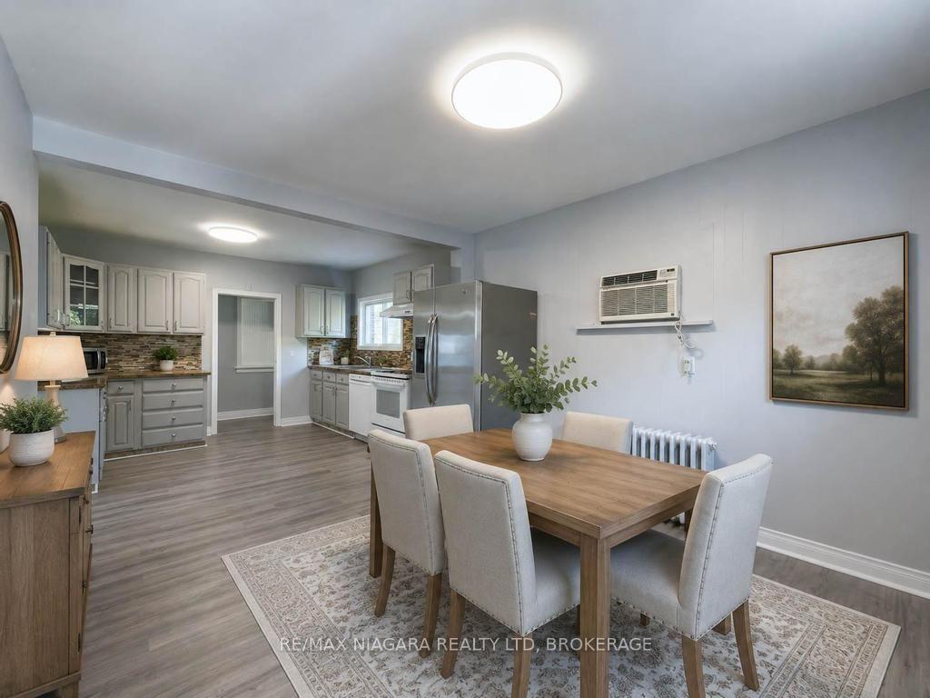 Photo 8 of 5576 Desson Avenue, Niagara Falls, Clifton Hill — HOMEH