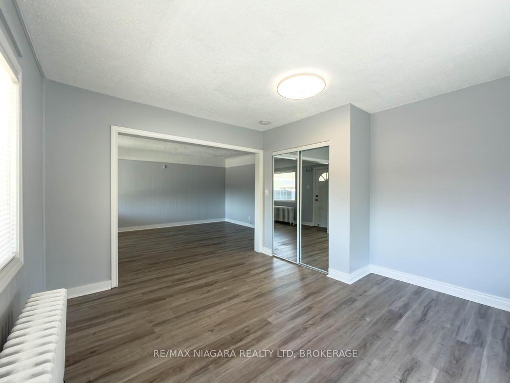 Photo 9 of 5576 Desson Avenue, Niagara Falls, Clifton Hill — HOMEH