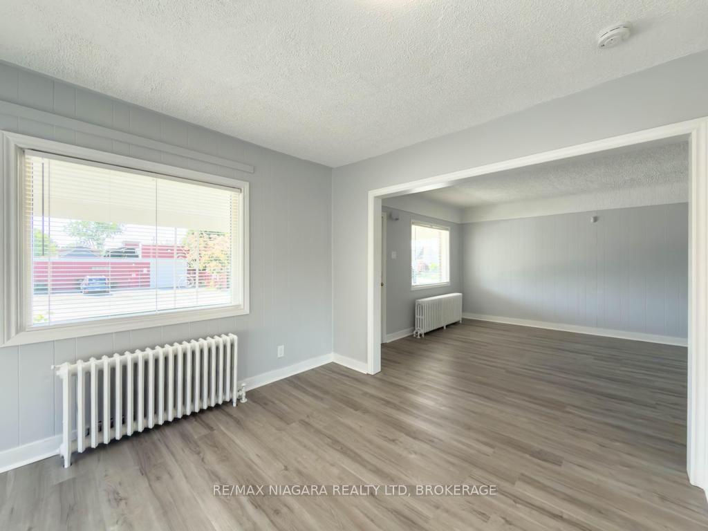 Photo 10 of 5576 Desson Avenue, Niagara Falls, Clifton Hill — HOMEH