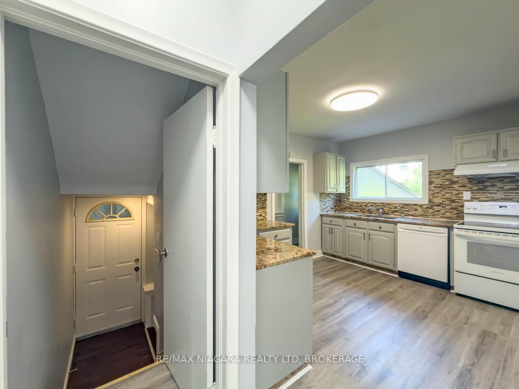 Photo 12 of 5576 Desson Avenue, Niagara Falls, Clifton Hill — HOMEH