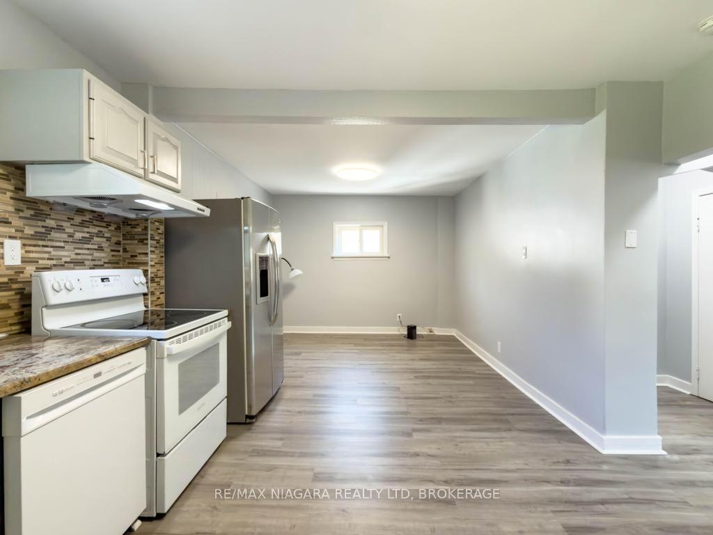 Photo 13 of 5576 Desson Avenue, Niagara Falls, Clifton Hill — HOMEH