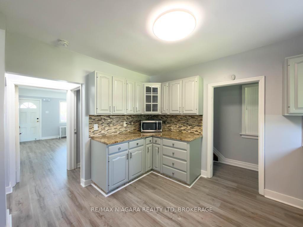 Photo 17 of 5576 Desson Avenue, Niagara Falls, Clifton Hill — HOMEH