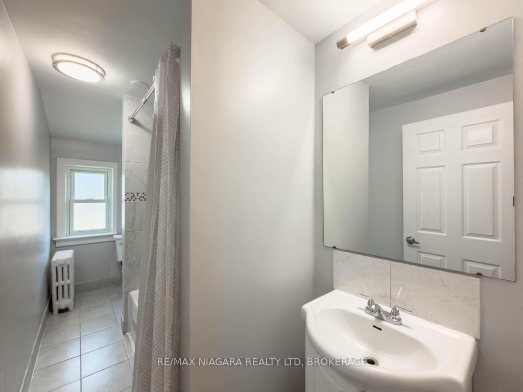 Photo 20 of 5576 Desson Avenue, Niagara Falls, Clifton Hill — HOMEH