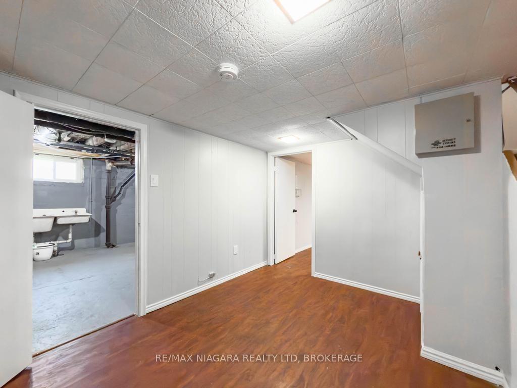 Photo 28 of 5576 Desson Avenue, Niagara Falls, Clifton Hill — HOMEH