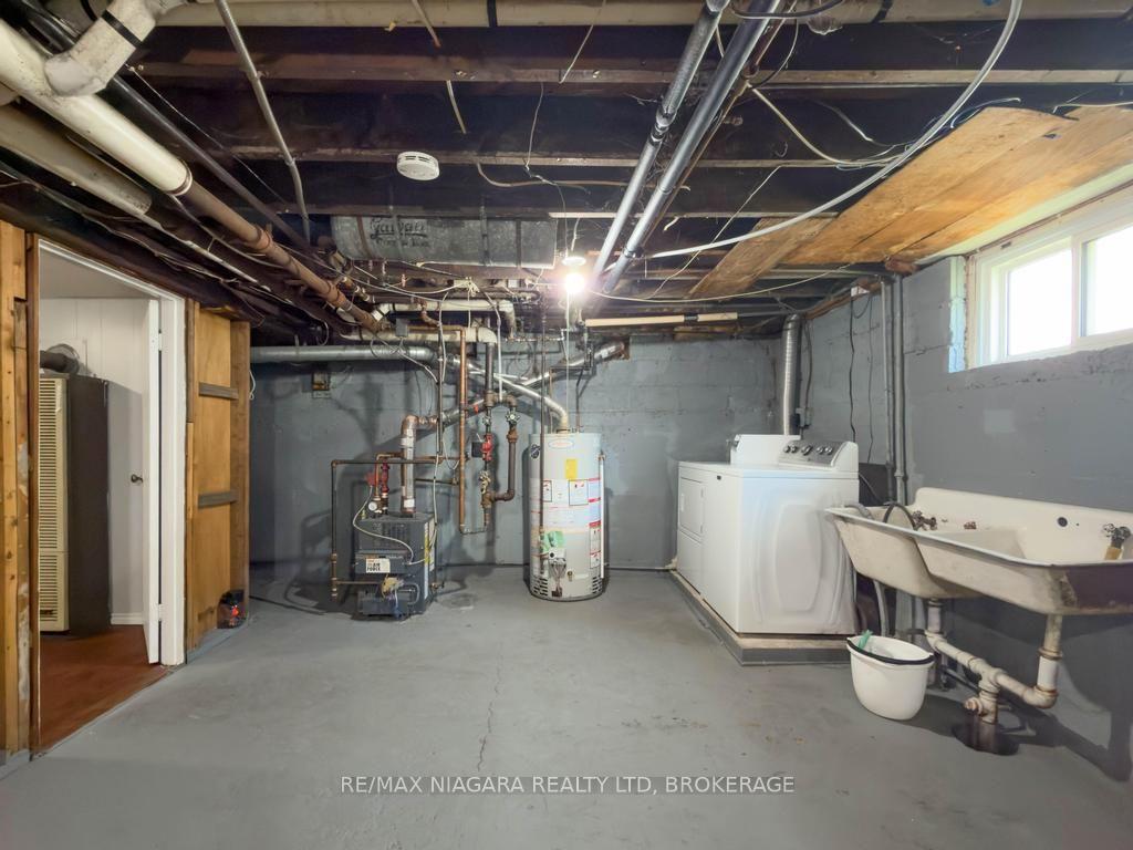 Photo 33 of 5576 Desson Avenue, Niagara Falls, Clifton Hill — HOMEH