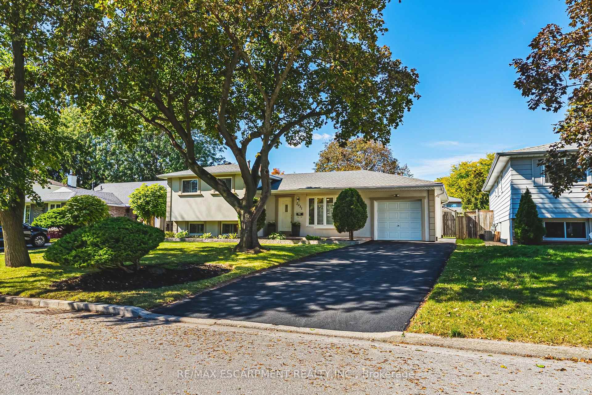 Photo 2 of 2231 Urwin Crescent, Oakville, West — HOMEH