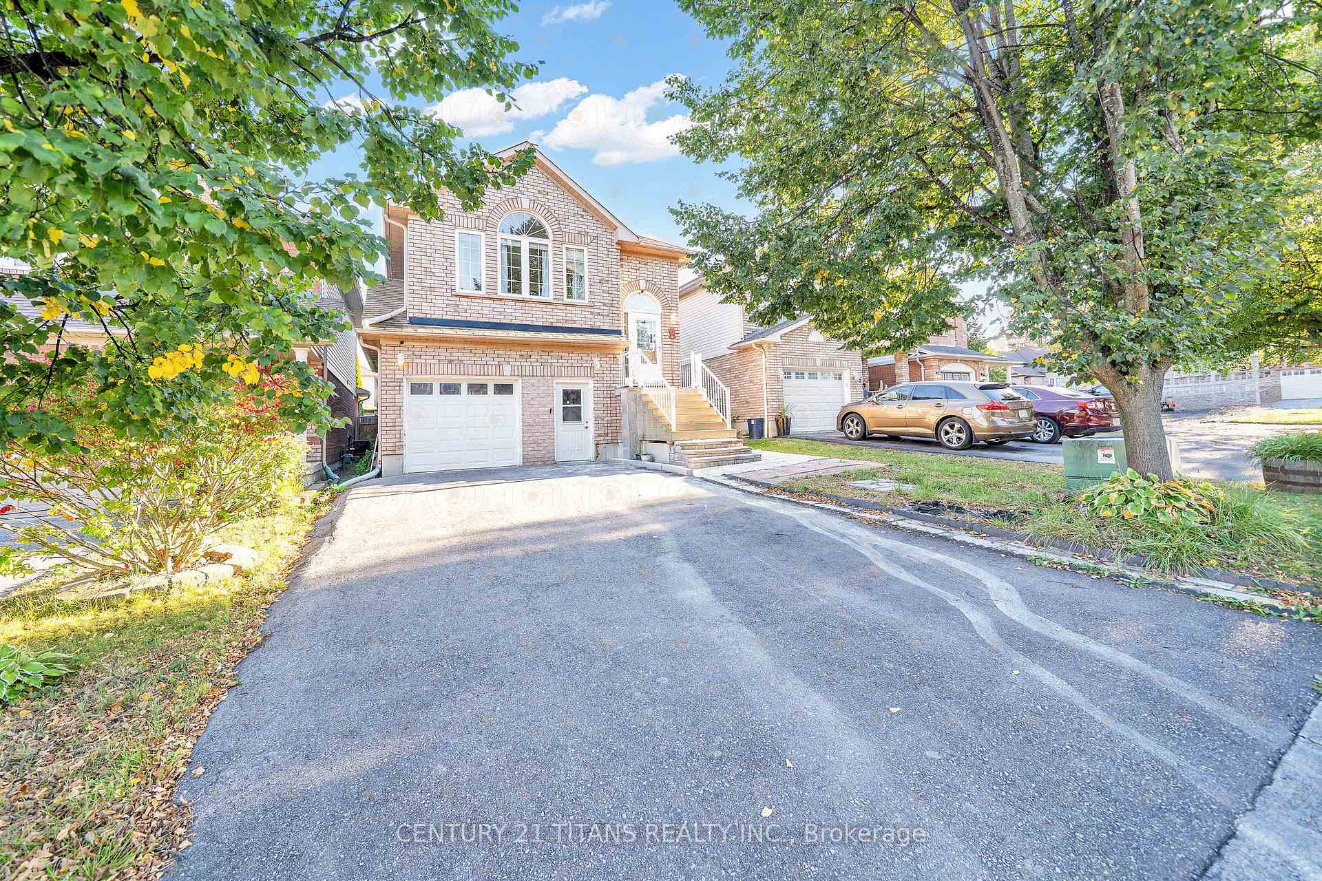 Photo 2 of 51 Marchwood Crescent, Clarington, Bowmanville — HOMEH
