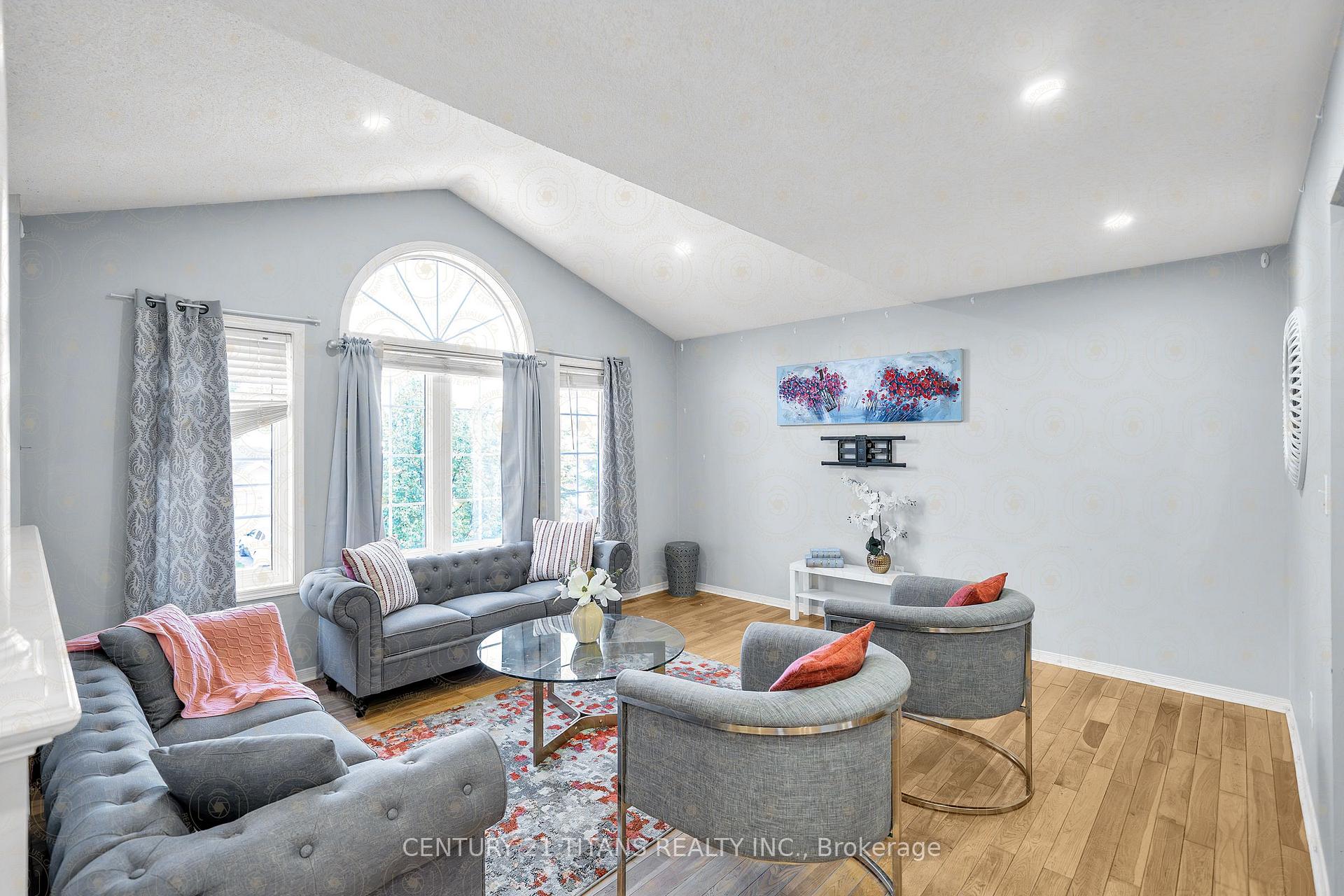 Photo 3 of 51 Marchwood Crescent, Clarington, Bowmanville — HOMEH