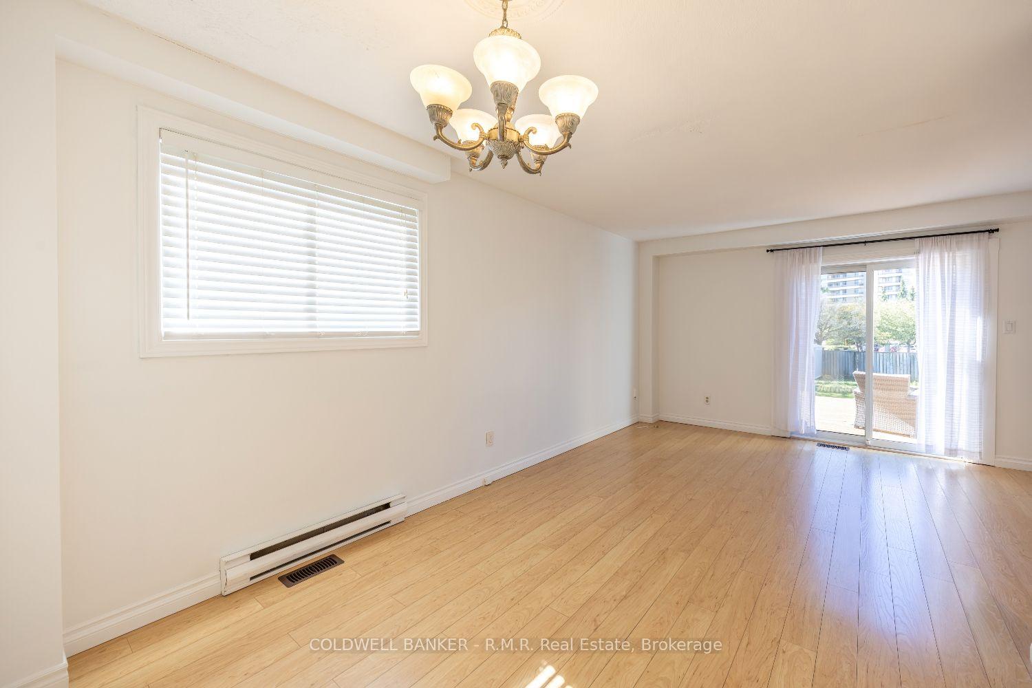 Photo 6 of 385 Trailridge Crescent, Oshawa, Pinecrest — HOMEH