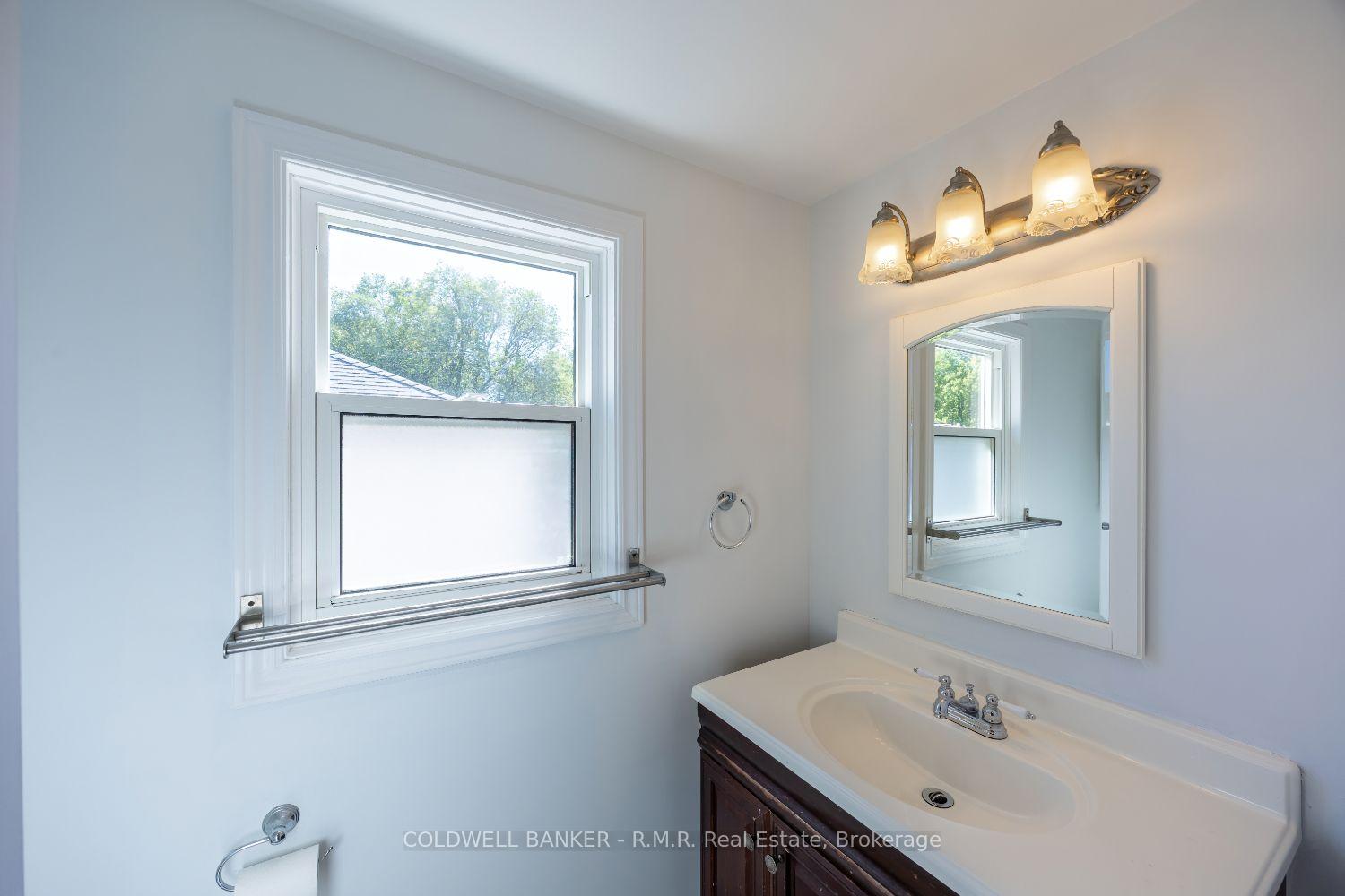 Photo 15 of 385 Trailridge Crescent, Oshawa, Pinecrest — HOMEH